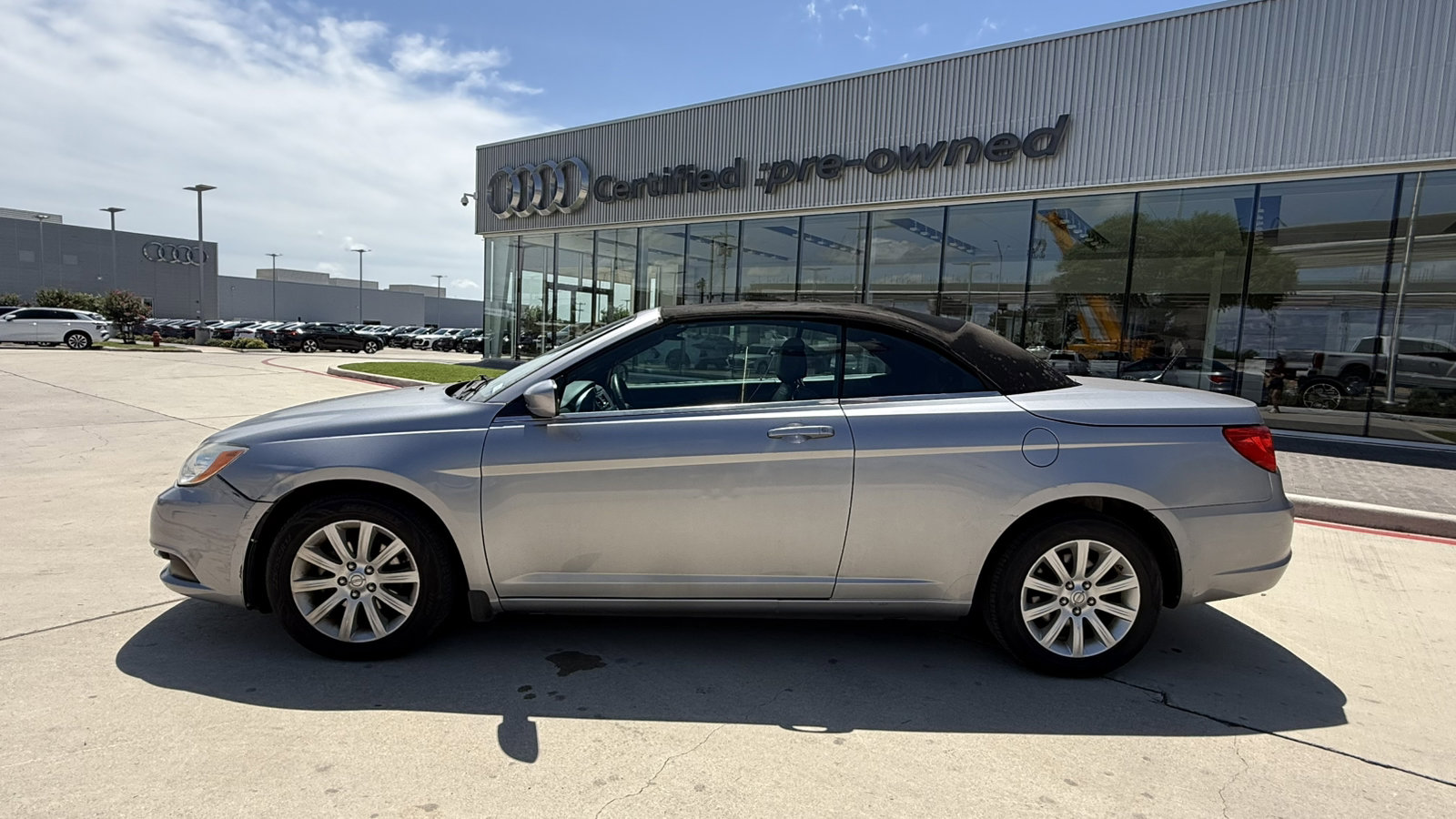 Used 2013 Chrysler 200 Touring FWD image 10