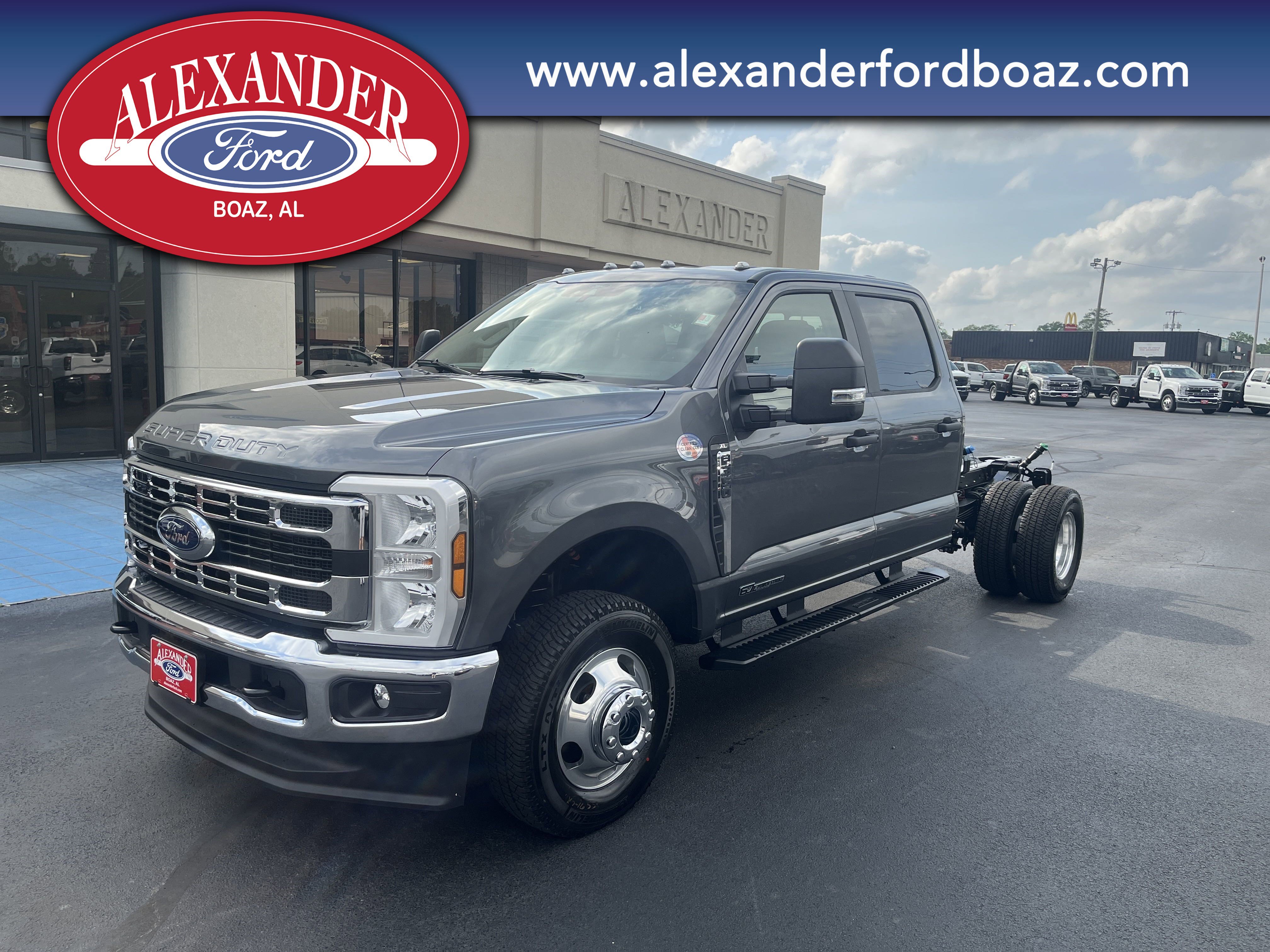 New 2025 Ford F350 XL w/ XL Chrome Package