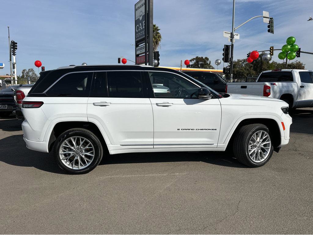 Used 2022 Jeep Grand Cherokee Summit w/ Advanced Protech Group IV image 13