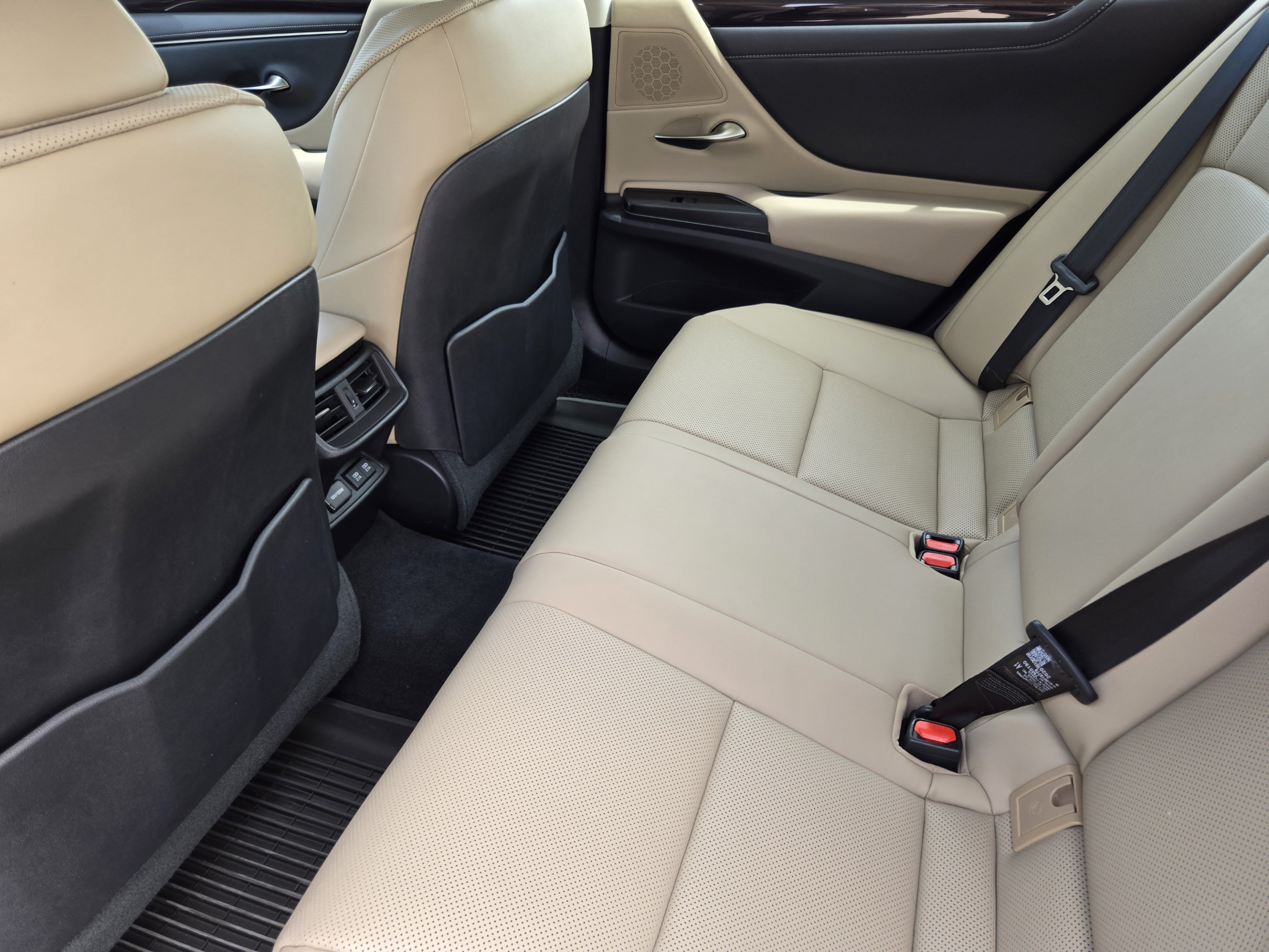 Used 2020 Lexus ES 300h w/ Premium Package FWD image 27