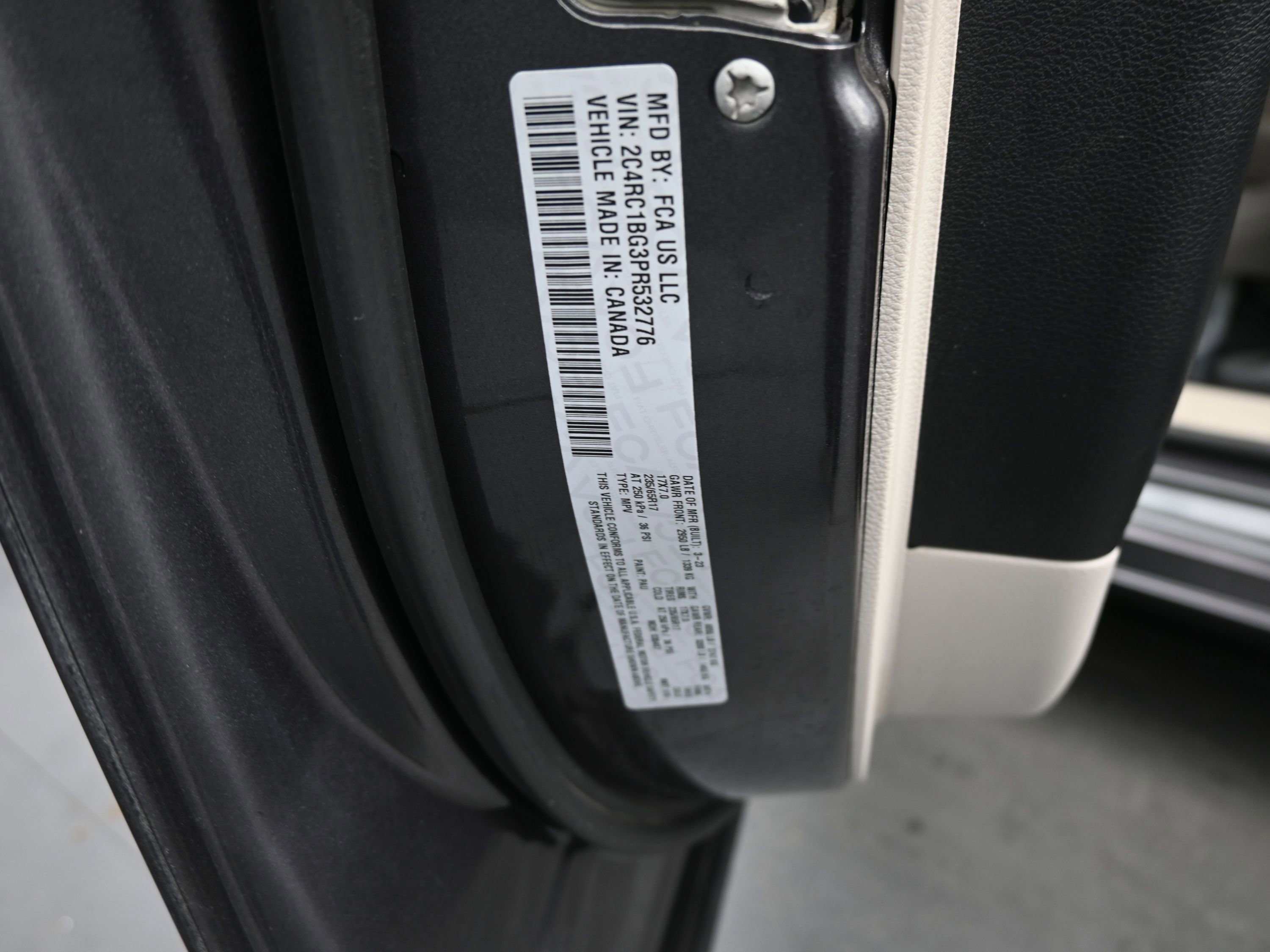 Used 2023 Chrysler Pacifica Touring-L image 9