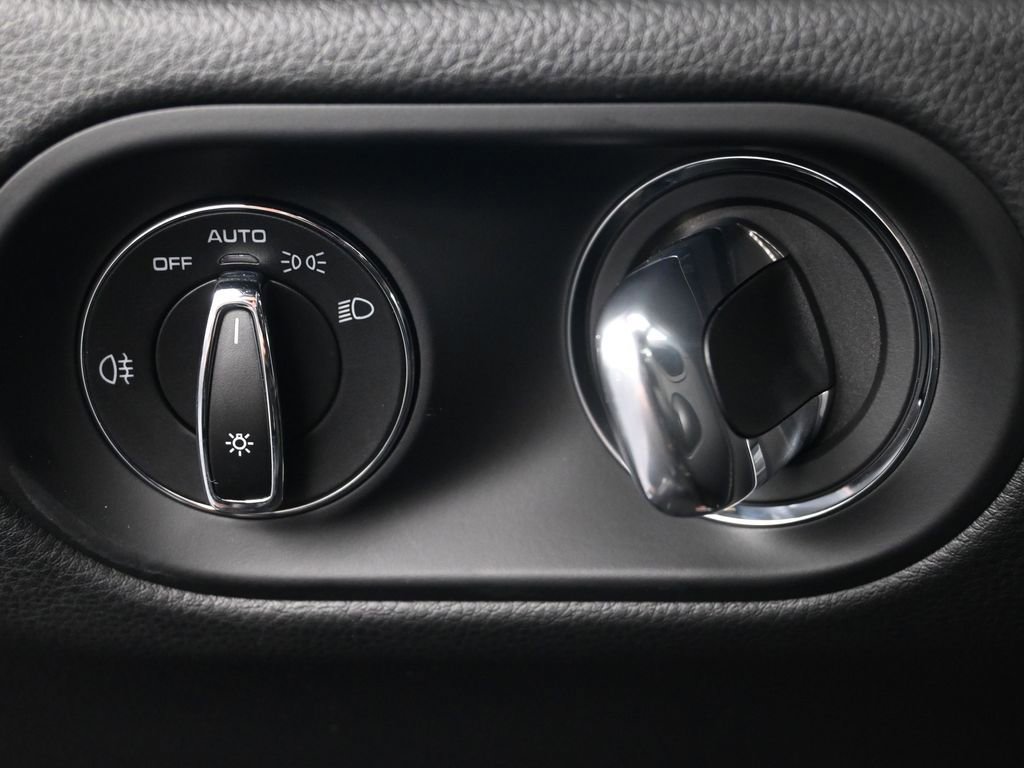 Certified 2026 Porsche Macan image 24