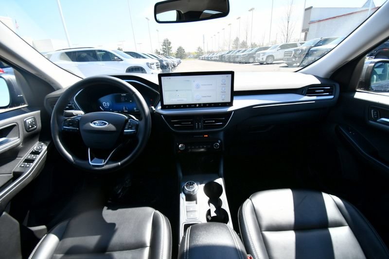 Used 2024 Ford Escape Platinum AWD/4WD image 3