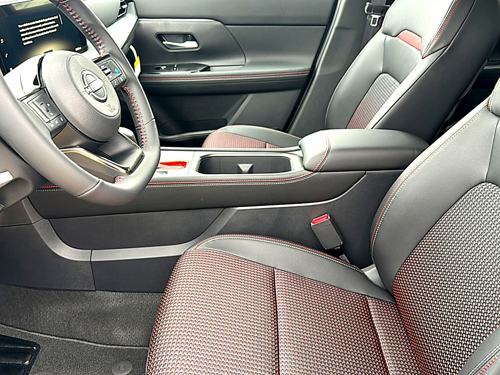 New 2026 Nissan Kicks SR w/ Cold Weather Package FWD image 10
