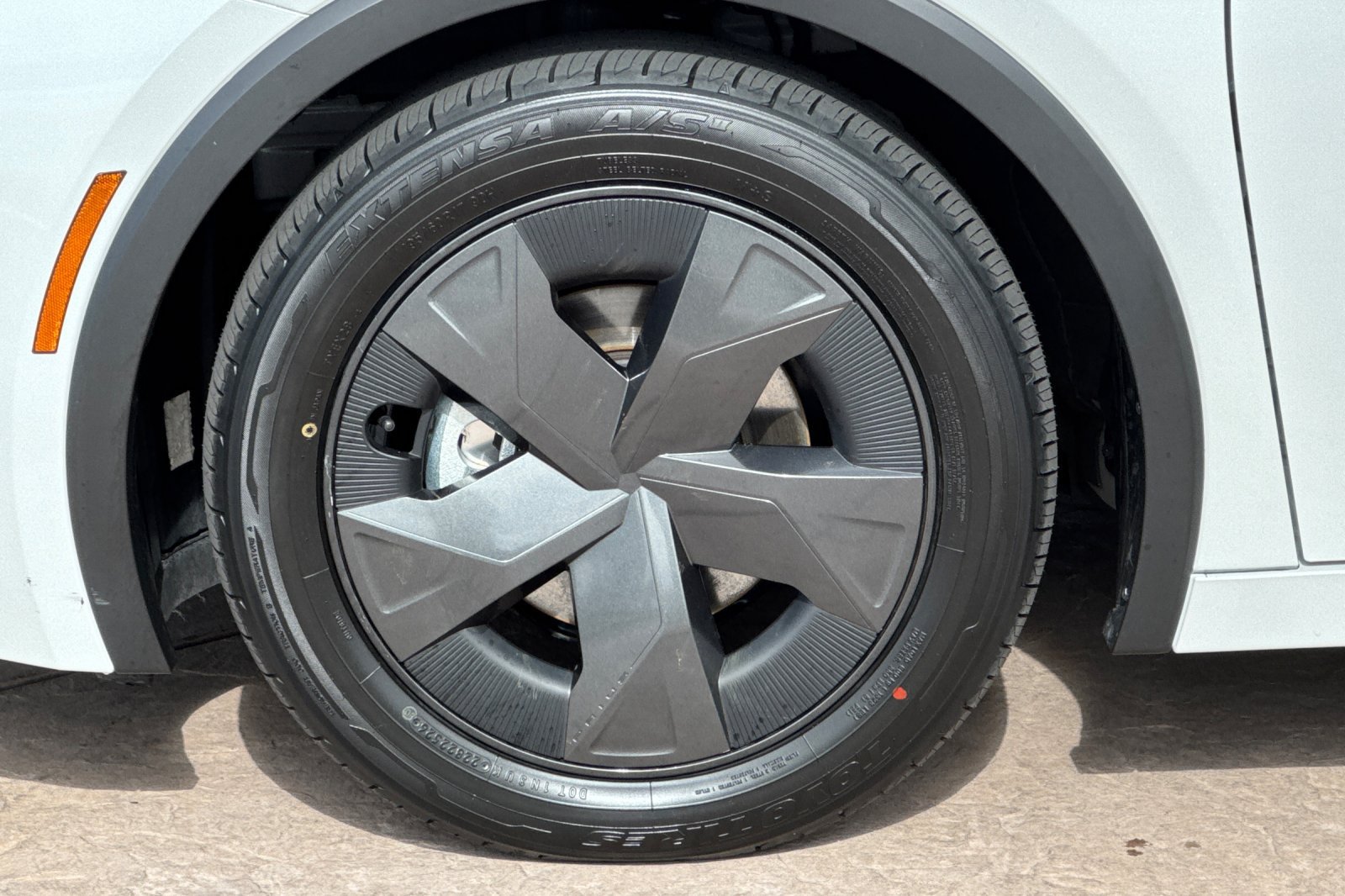 Used 2024 Toyota Prius LE FWD image 34