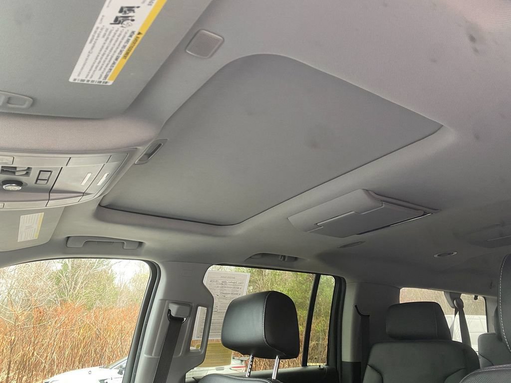Used 2020 Chevrolet Suburban Premier AWD/4WD image 23
