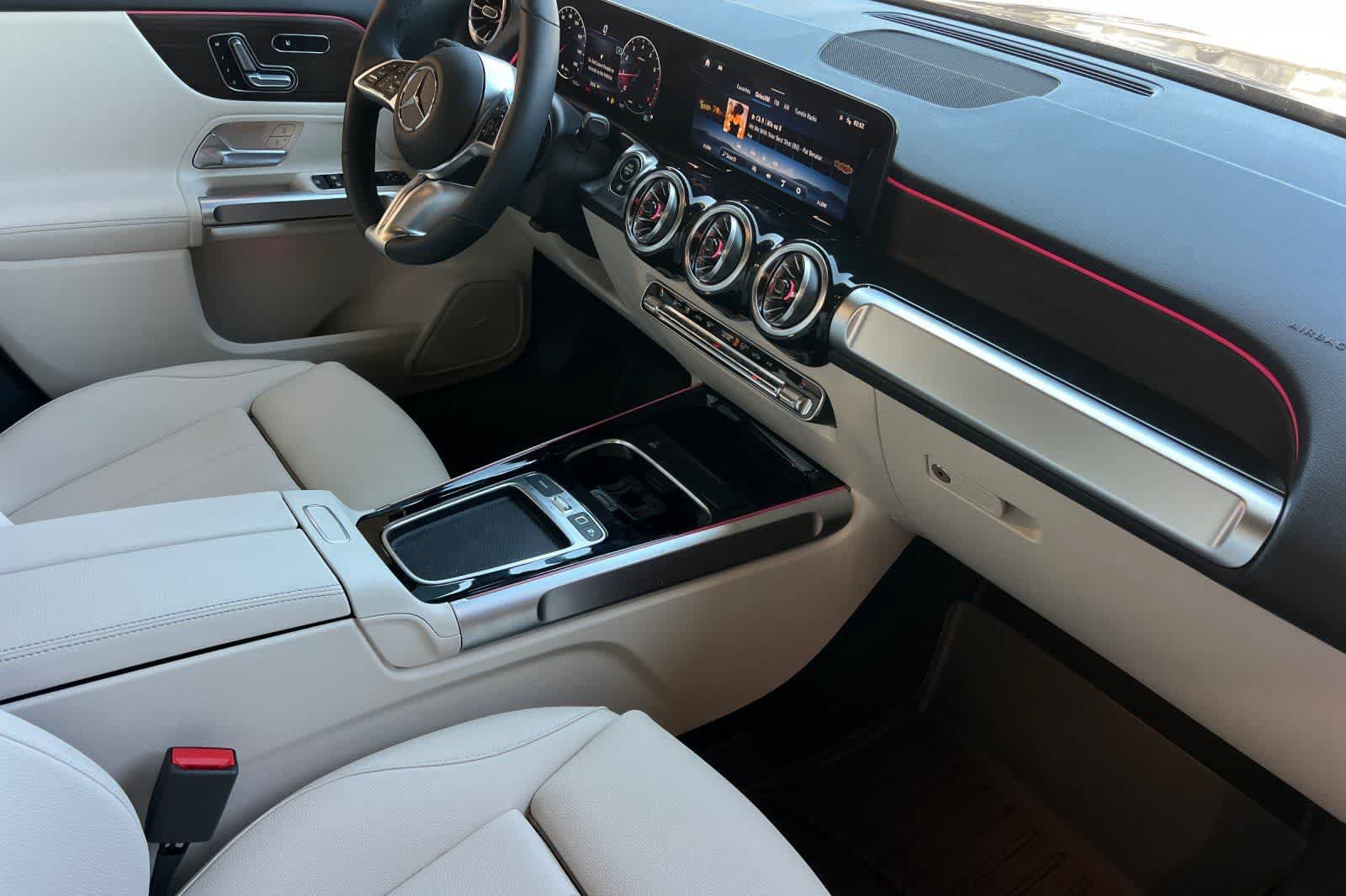Used 2026 Mercedes-Benz GLB 250 4MATIC image 17