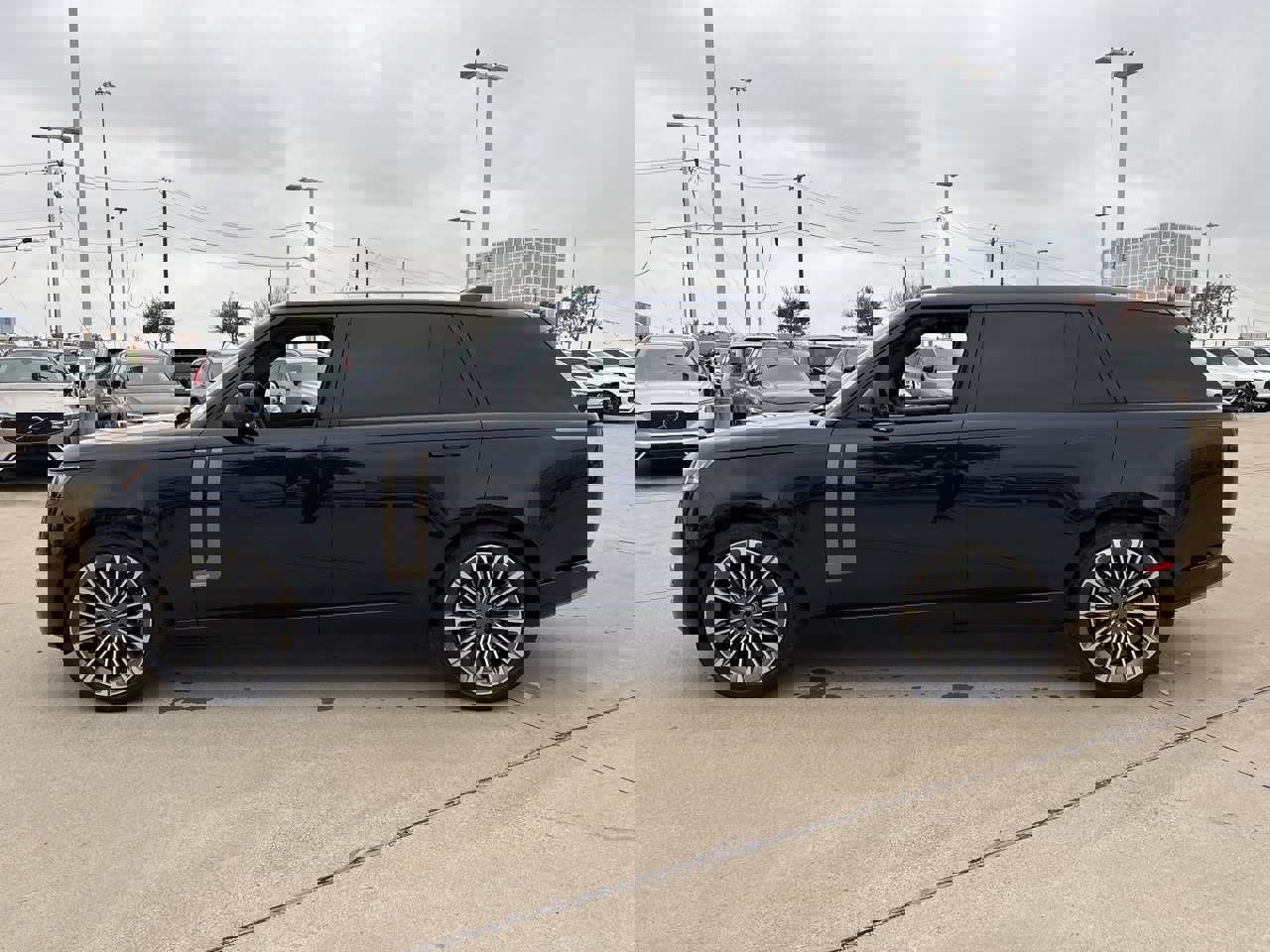 Used 2025 Land Rover Range Rover Long Wheelbase Autobiography image 6