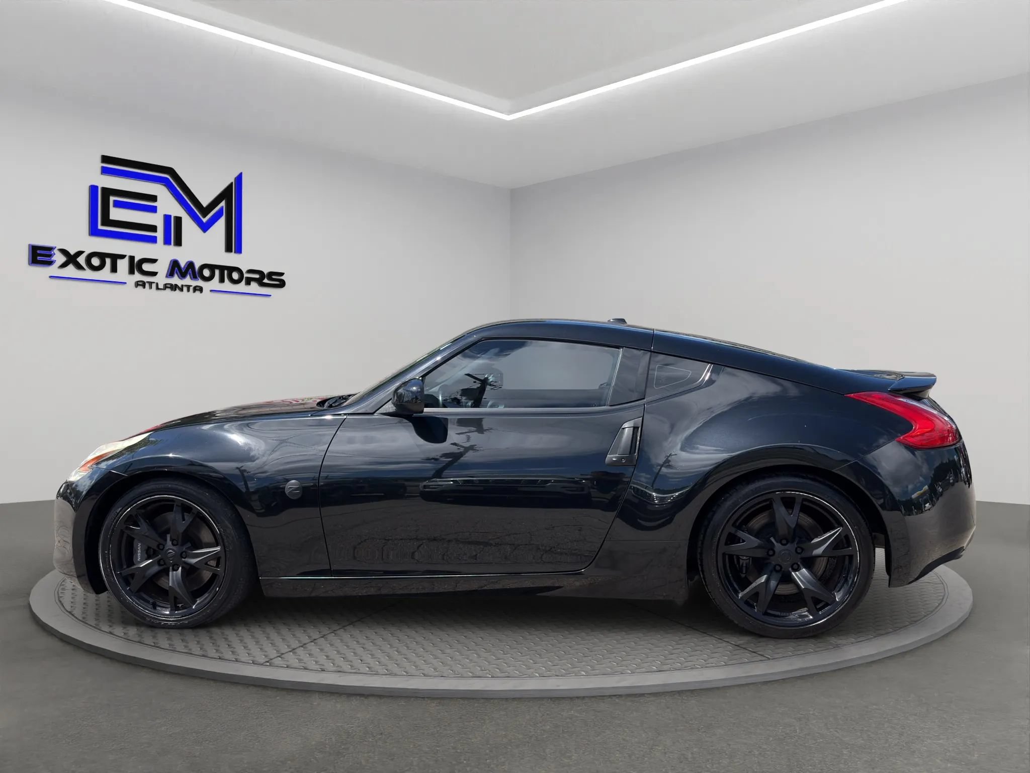 Used 2010 Nissan 370Z Touring w/ Sport Pkg RWD image 2