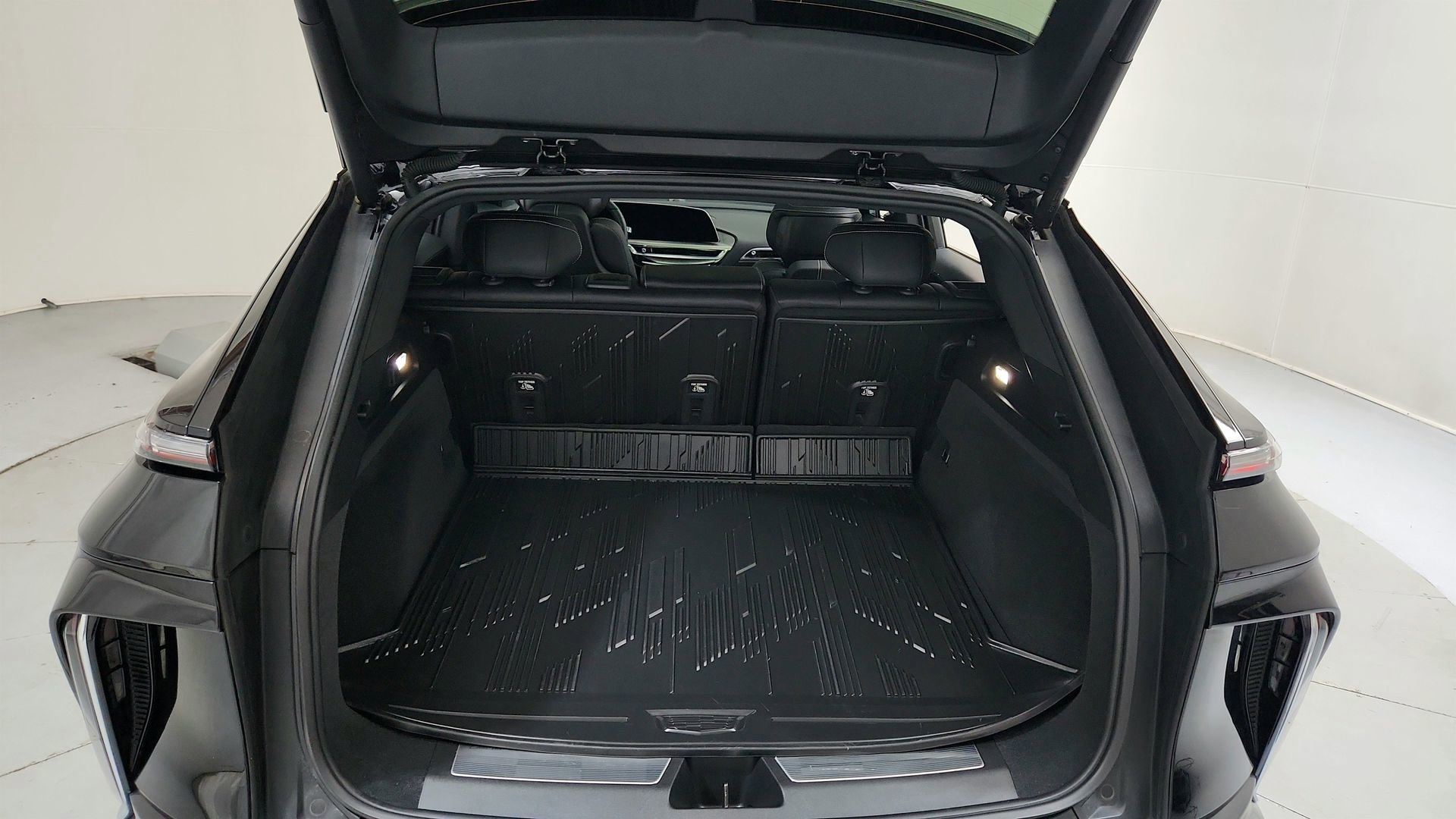 Certified 2025 Cadillac Lyriq Luxury w/ LPO, Floor Liner Package image 21