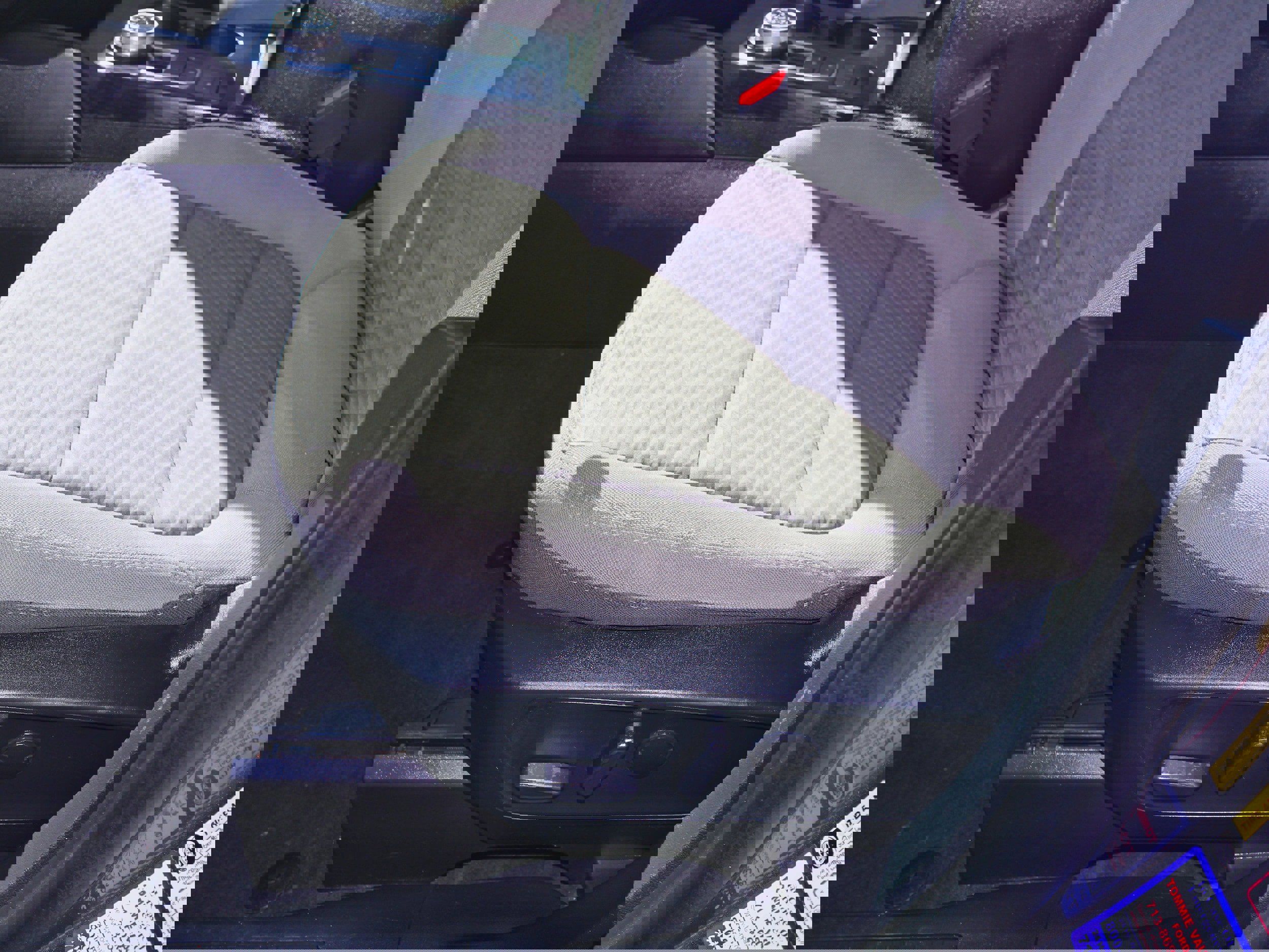 Used 2022 Ford Escape SE w/ SE Sport Appearance Package image 8