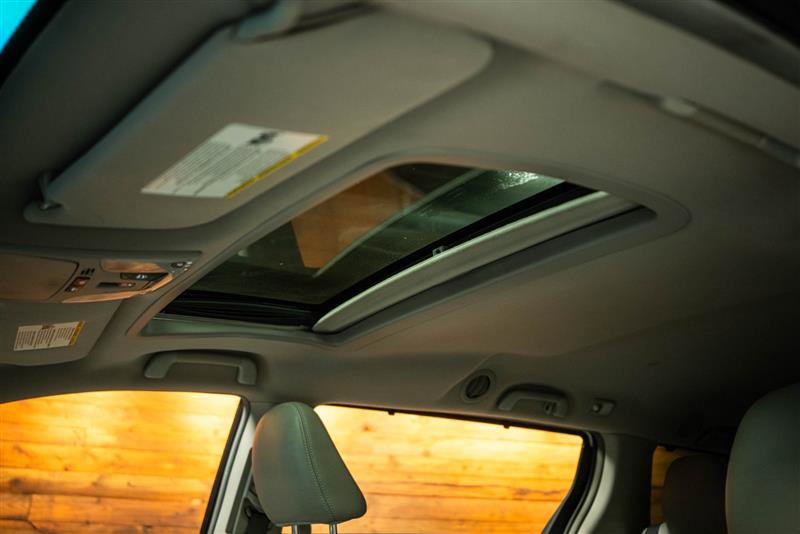 Used 2012 Toyota Sienna XLE image 23