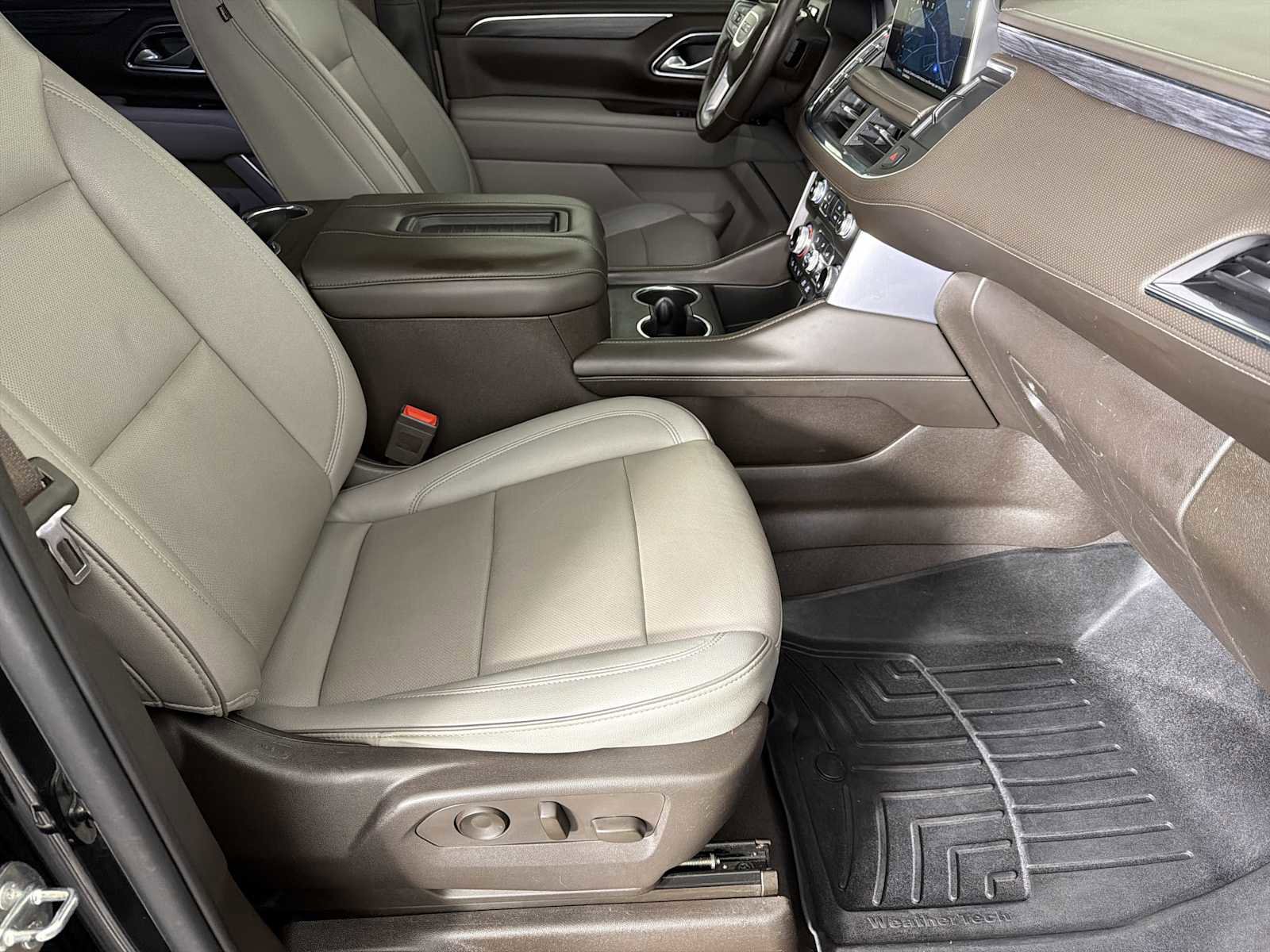 Used 2022 GMC Yukon XL SLT w/ SLT Luxury Package image 22