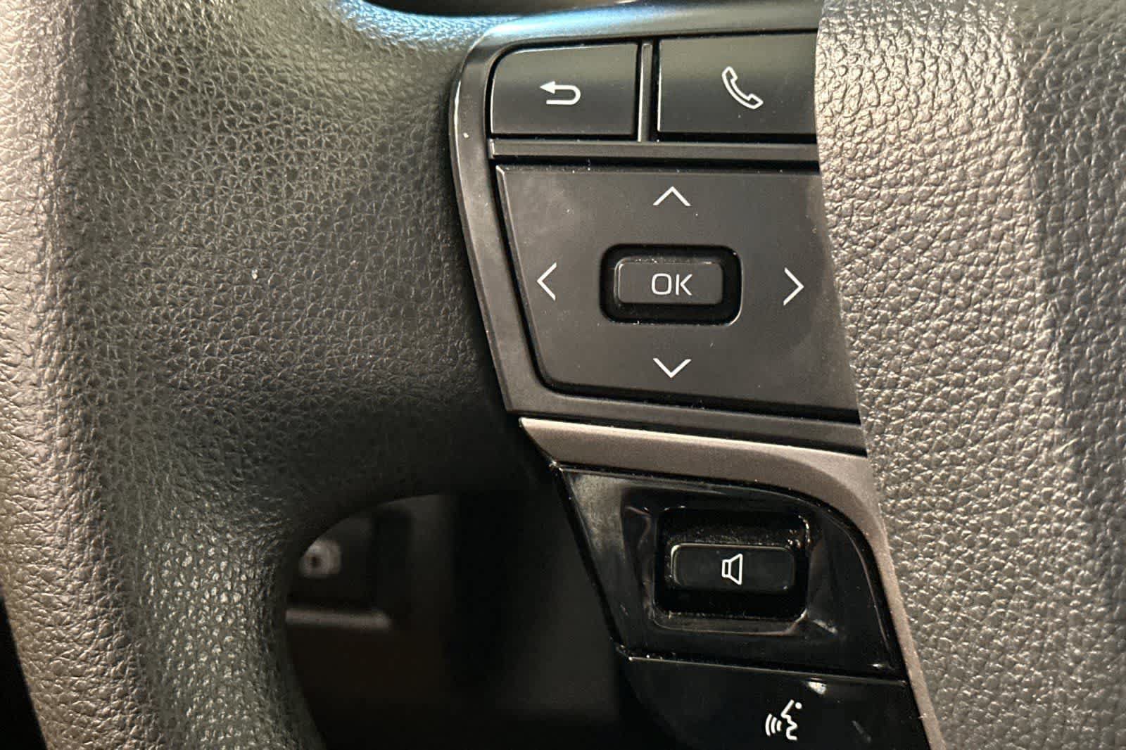 Used 2025 Toyota Camry LE FWD image 30