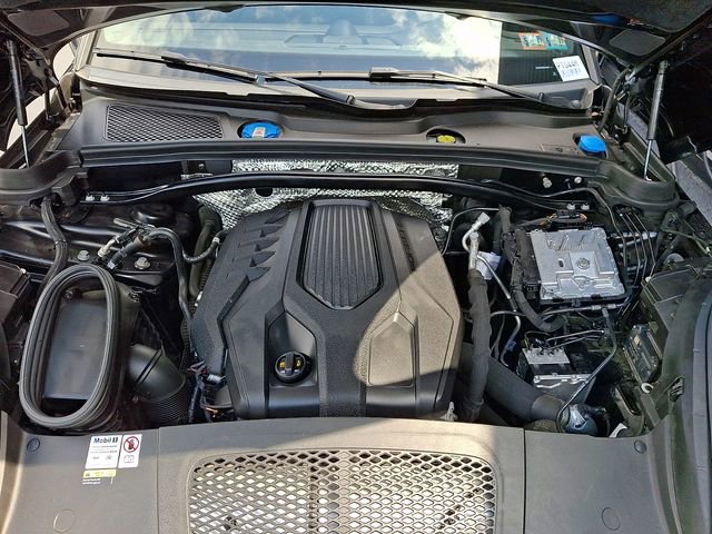 Certified 2023 Porsche Macan Turbo AWD/4WD image 30