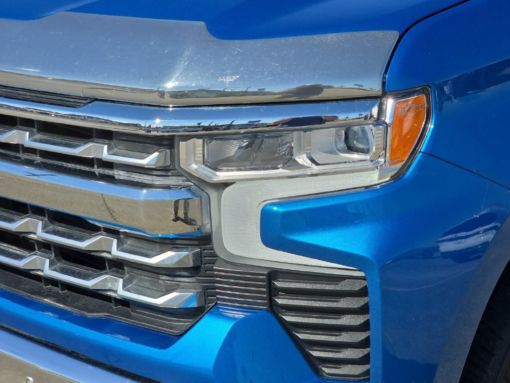 Used 2023 Chevrolet Silverado 1500 LTZ AWD/4WD image 32