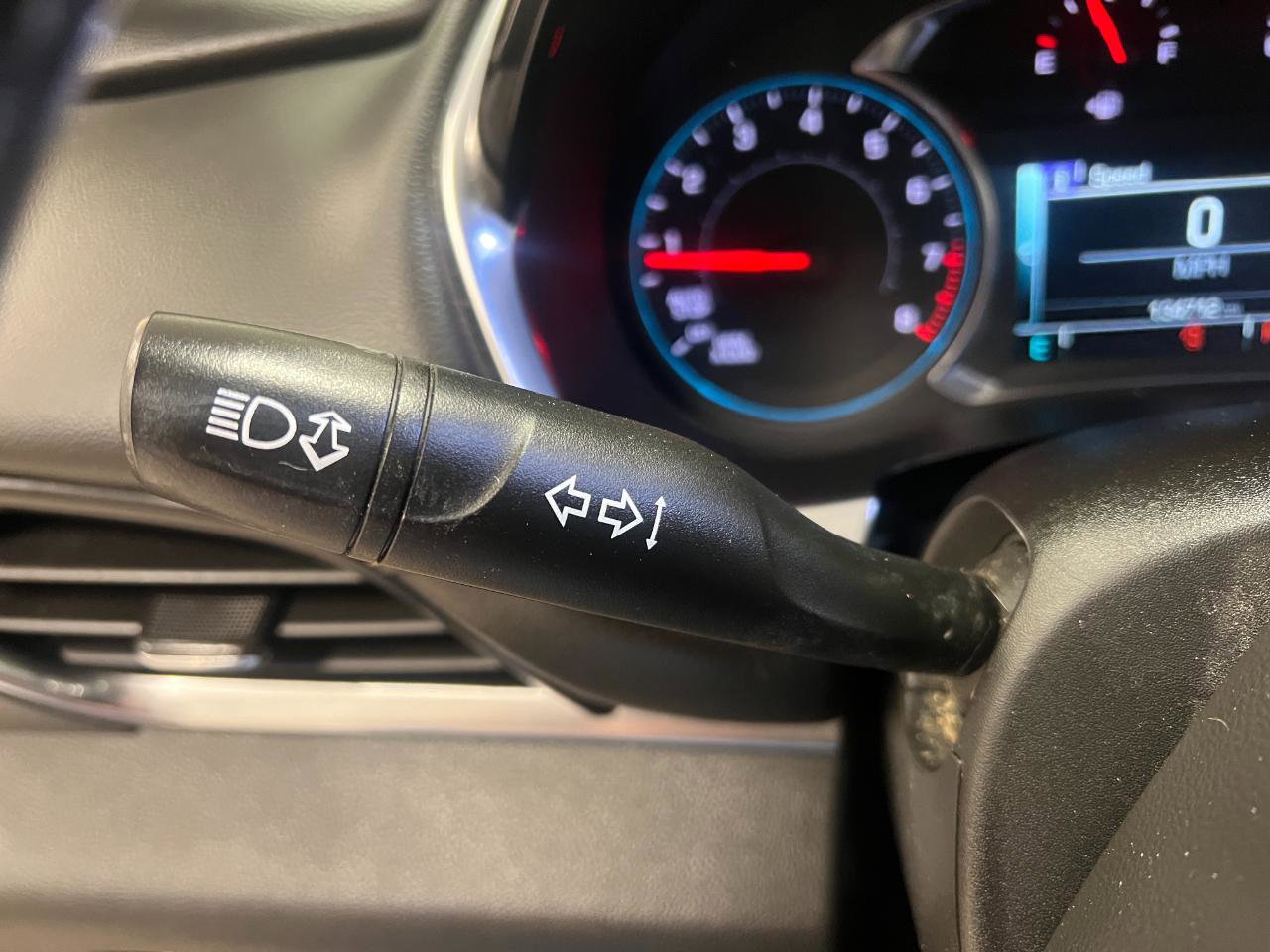 Used 2019 Chevrolet Traverse LT FWD image 40