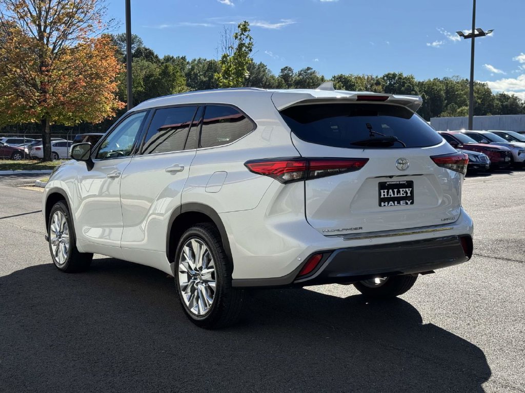 Used 2023 Toyota Highlander Limited FWD image 25