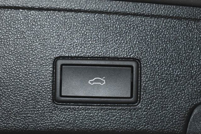 Used 2025 Volkswagen Atlas Cross Sport SE image 34