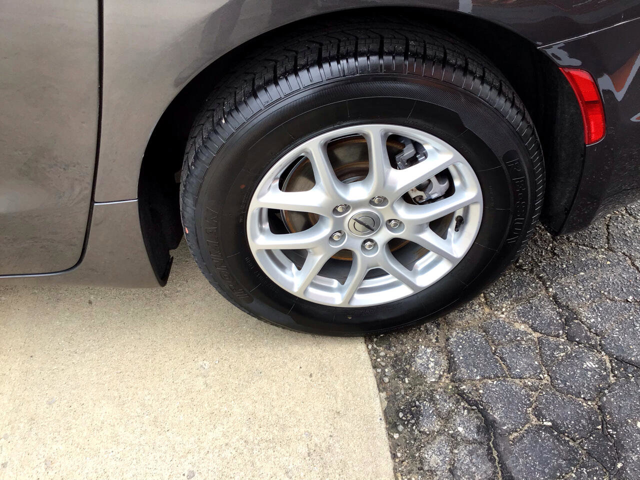 Used 2022 Chrysler Pacifica Touring-L image 51