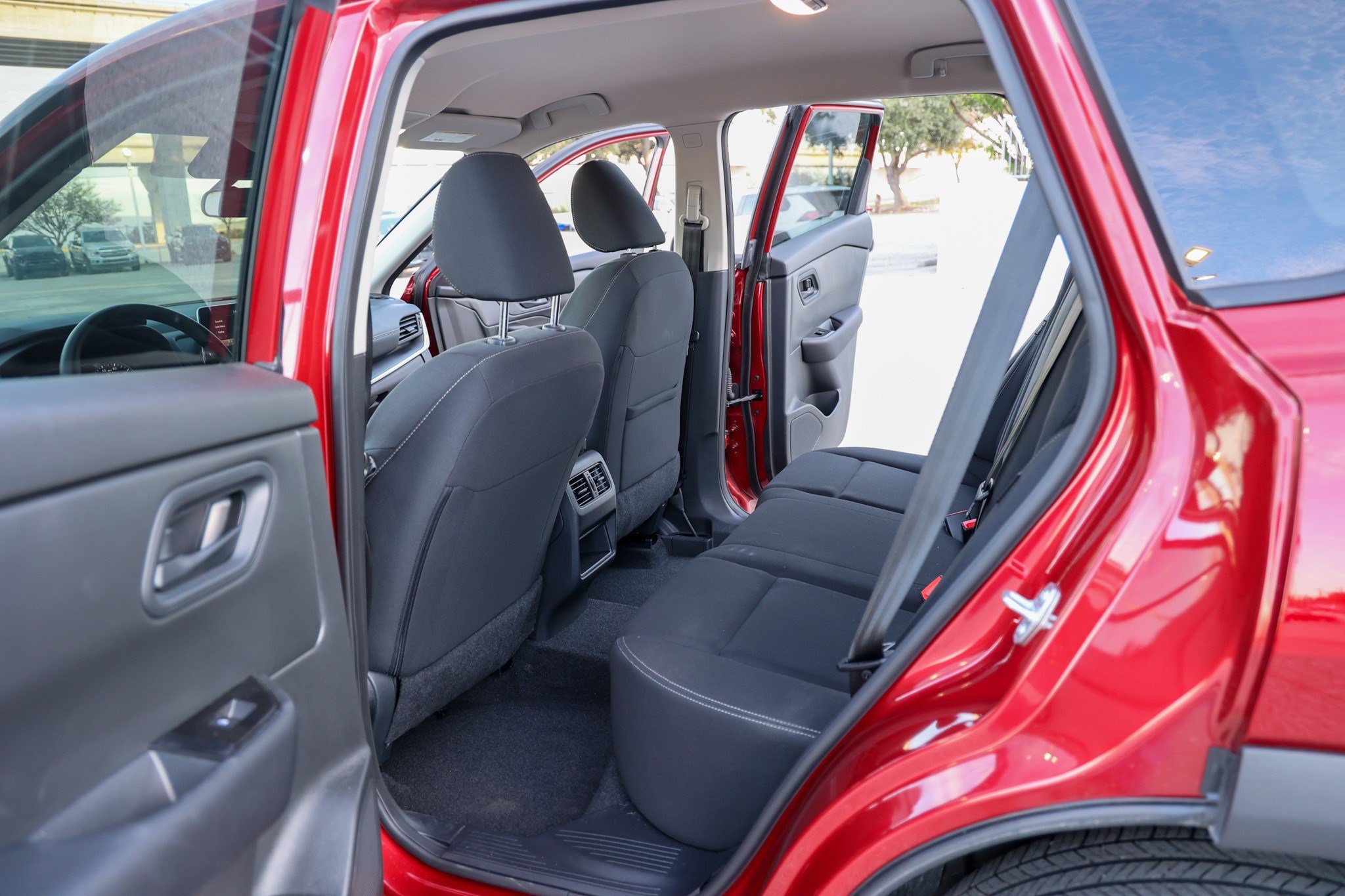 Used 2025 Nissan Rogue S AWD/4WD image 33