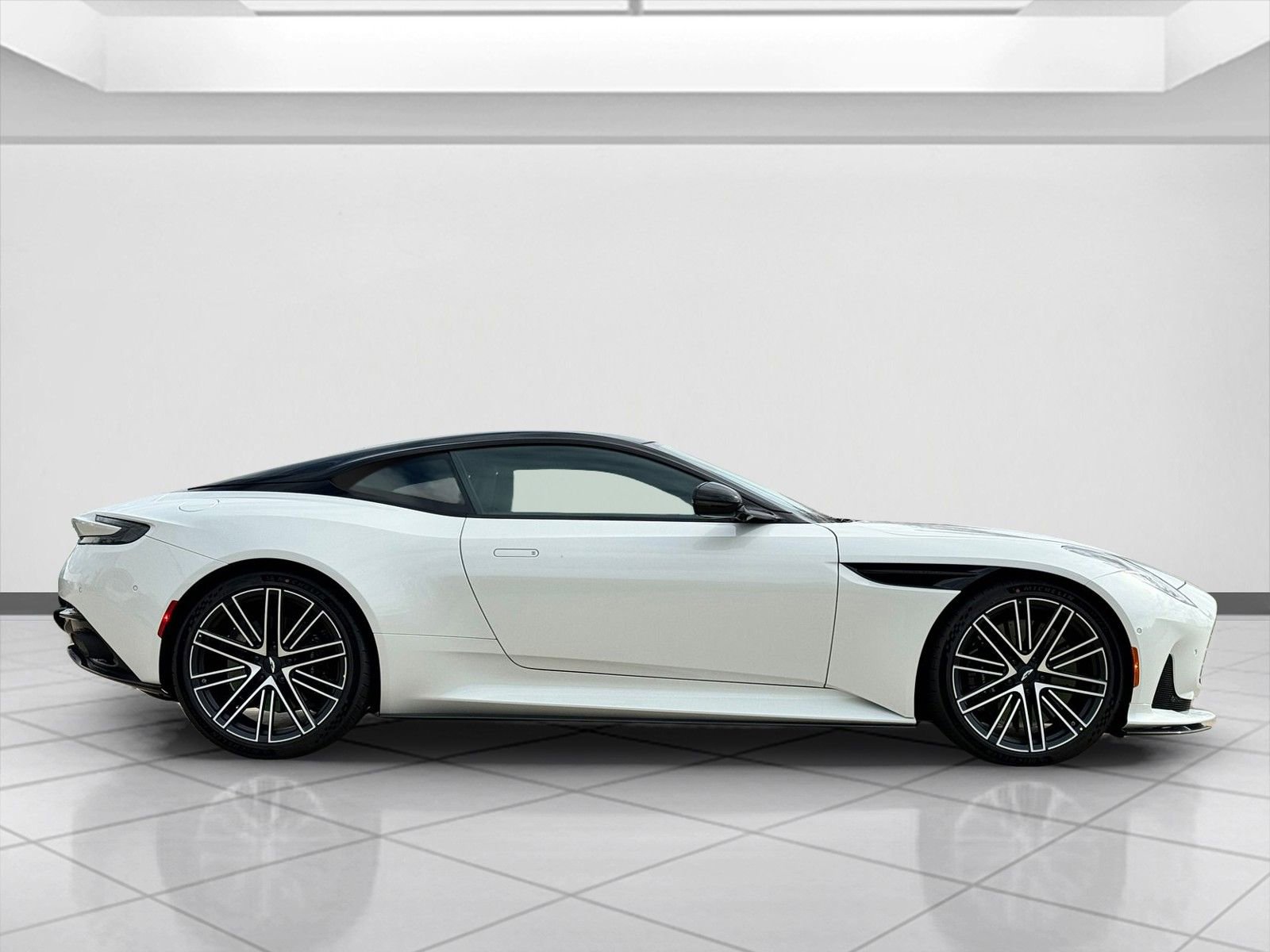 Used 2024 Aston Martin DB12 Coupe image 9