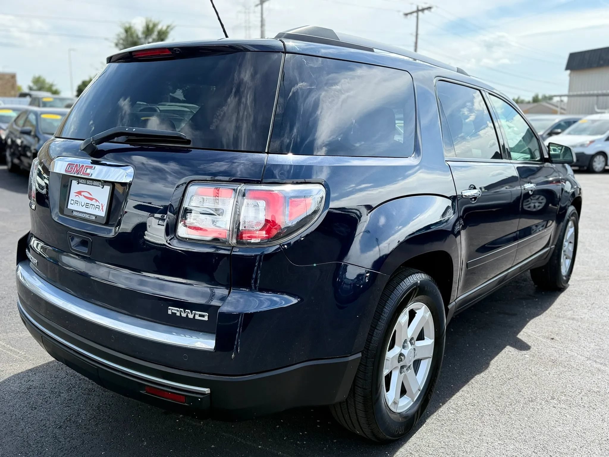 Used 2015 GMC Acadia SLE AWD/4WD image 4