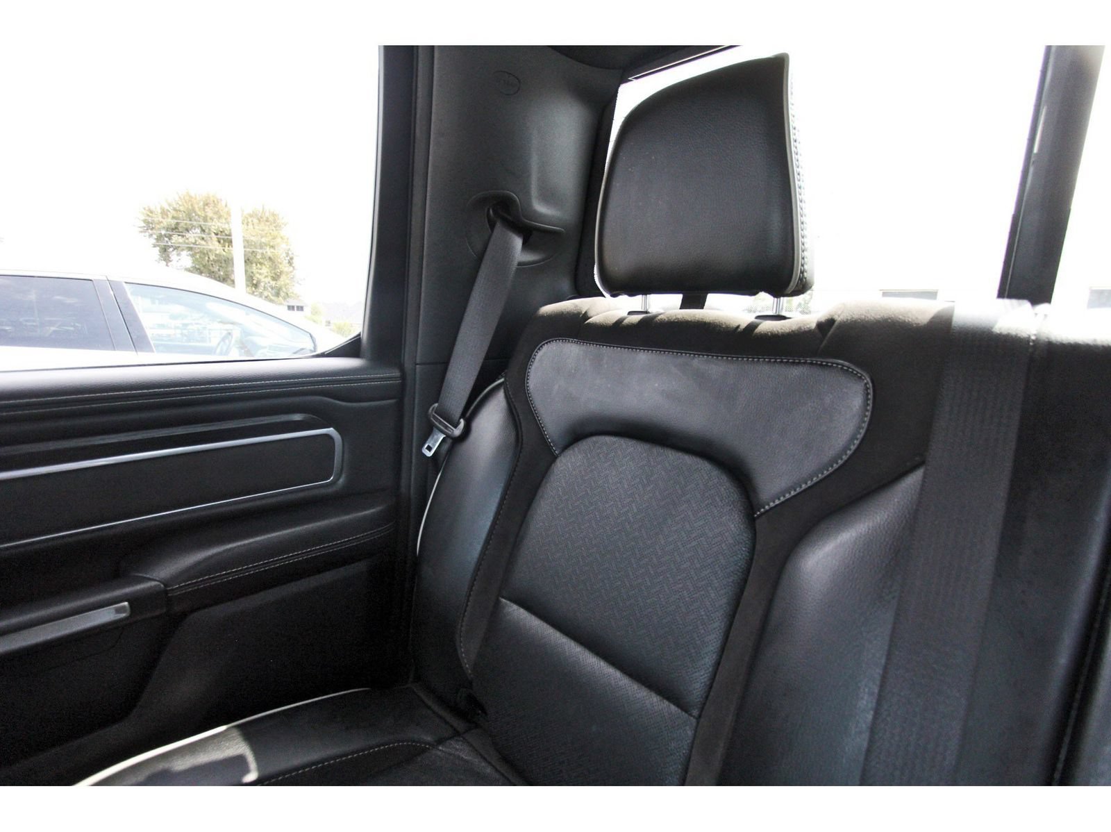 Used 2023 RAM 1500 Laramie AWD/4WD image 14