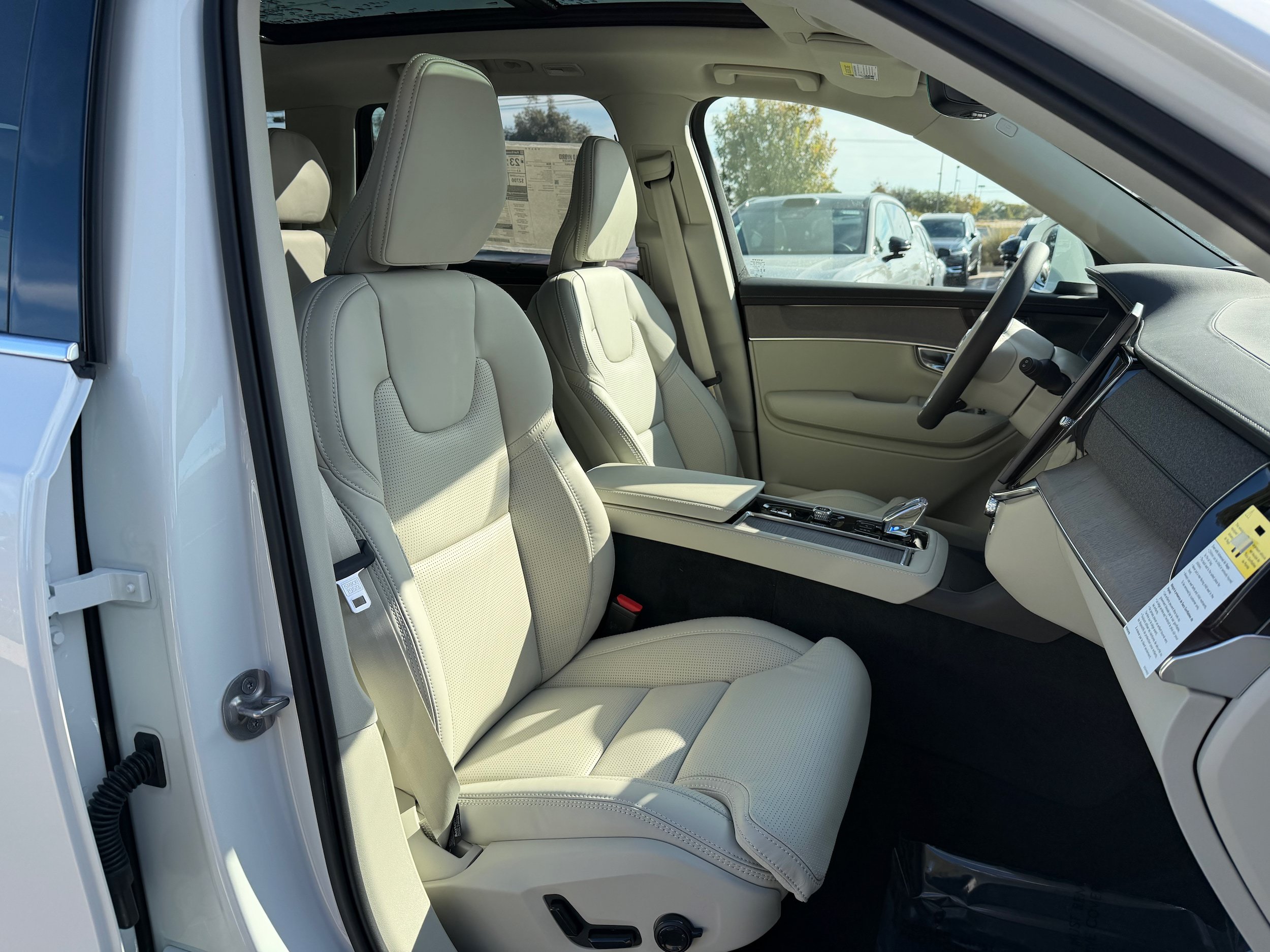 New 2026 Volvo XC90 B6 Ultra w/ Protection Package AWD/4WD image 8