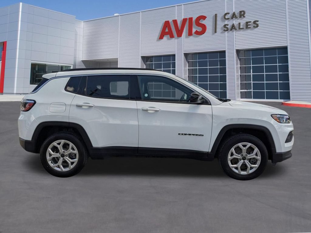 Used 2025 Jeep Compass Latitude w/ Sun & Sound Group AWD/4WD image 7