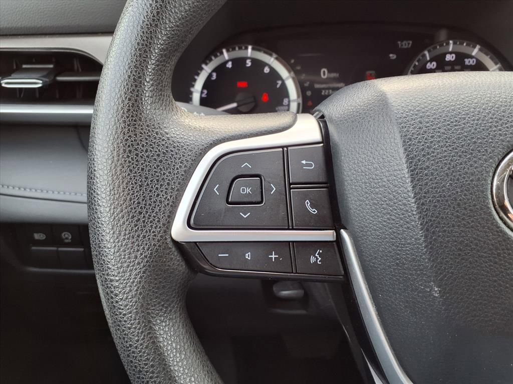 Certified 2023 Toyota Highlander L image 21