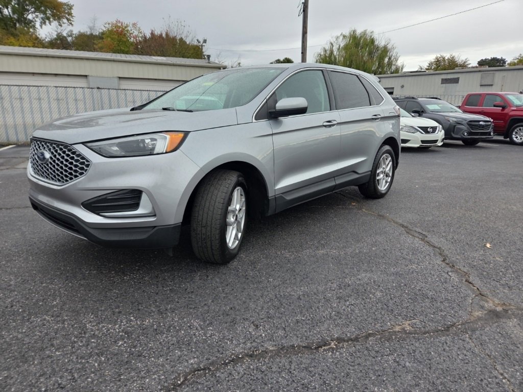 Used 2024 Ford Edge SEL image 3