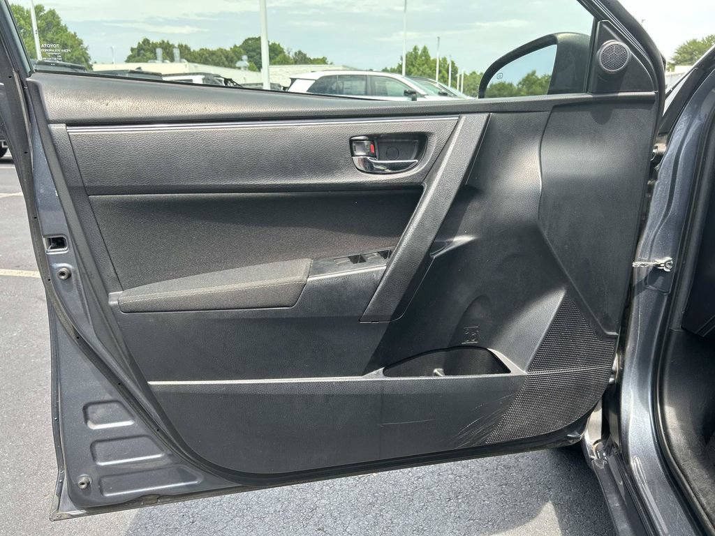 Used 2018 Toyota Corolla LE FWD image 17