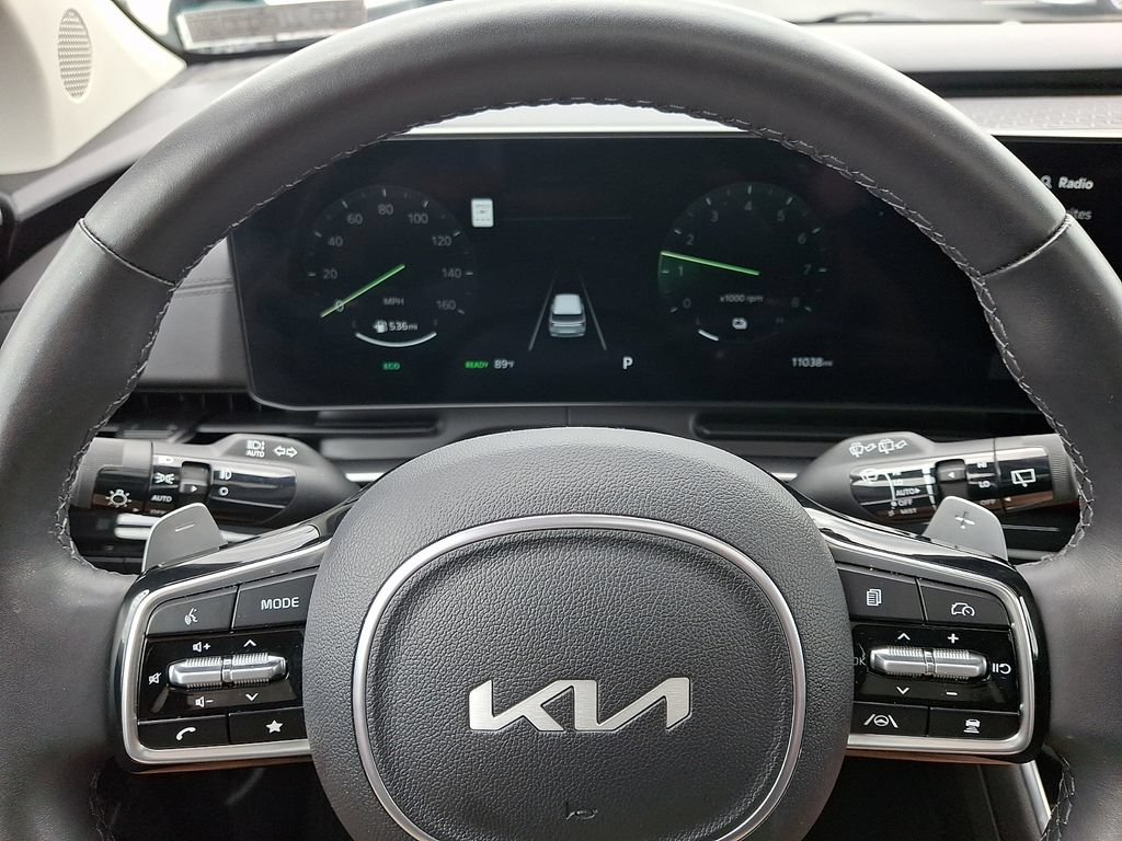 Certified 2025 Kia Carnival SX Prestige FWD image 22