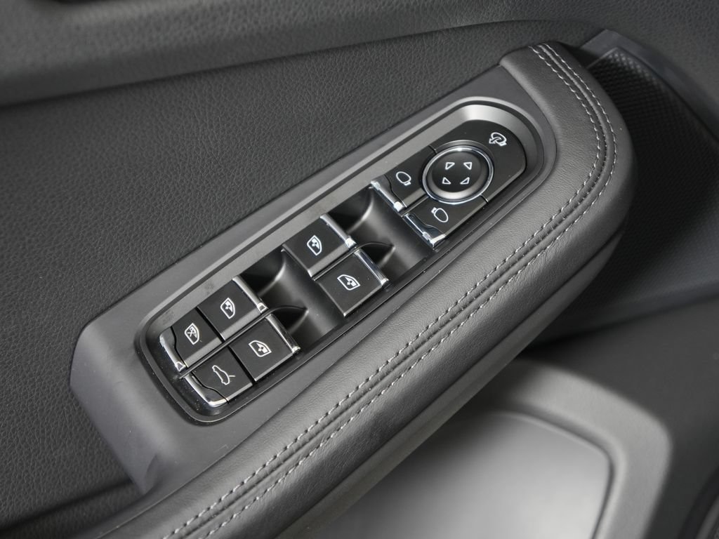 New 2026 Porsche Macan AWD/4WD image 16