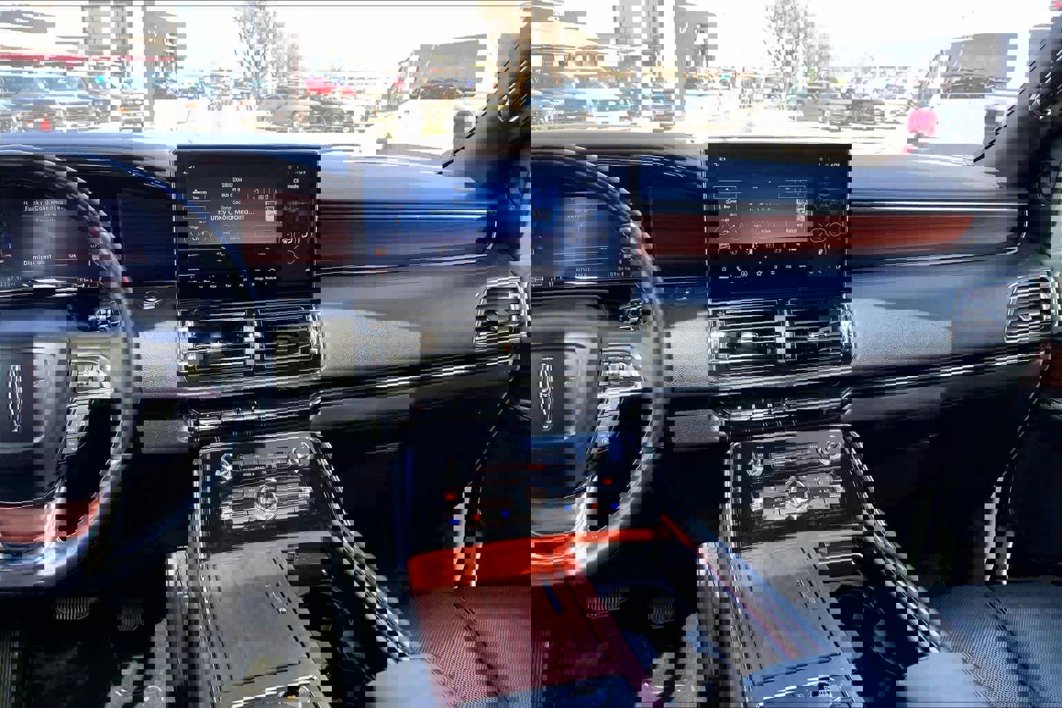 Used 2024 Lincoln Navigator Reserve image 14