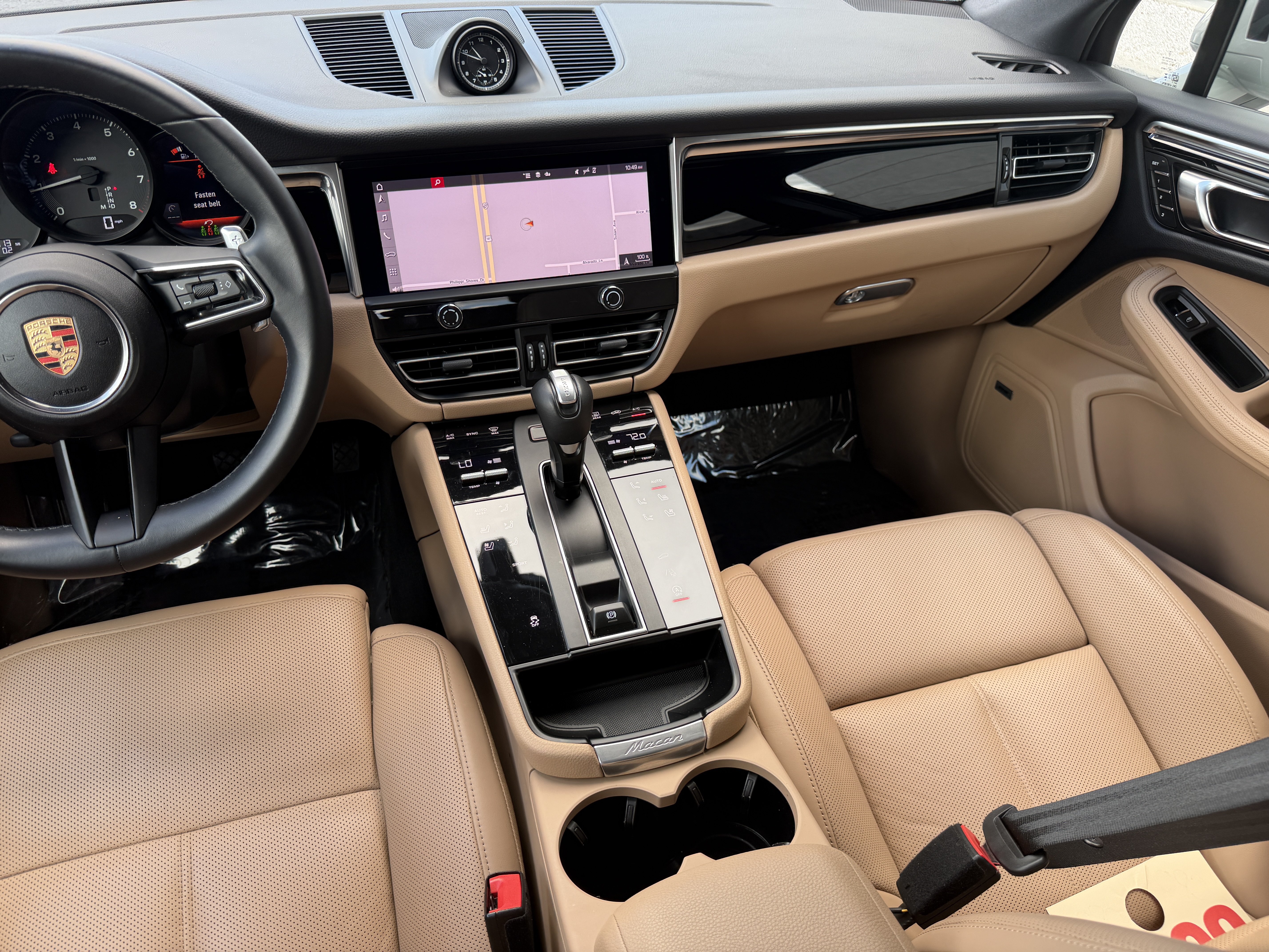 Certified 2023 Porsche Macan AWD/4WD image 16