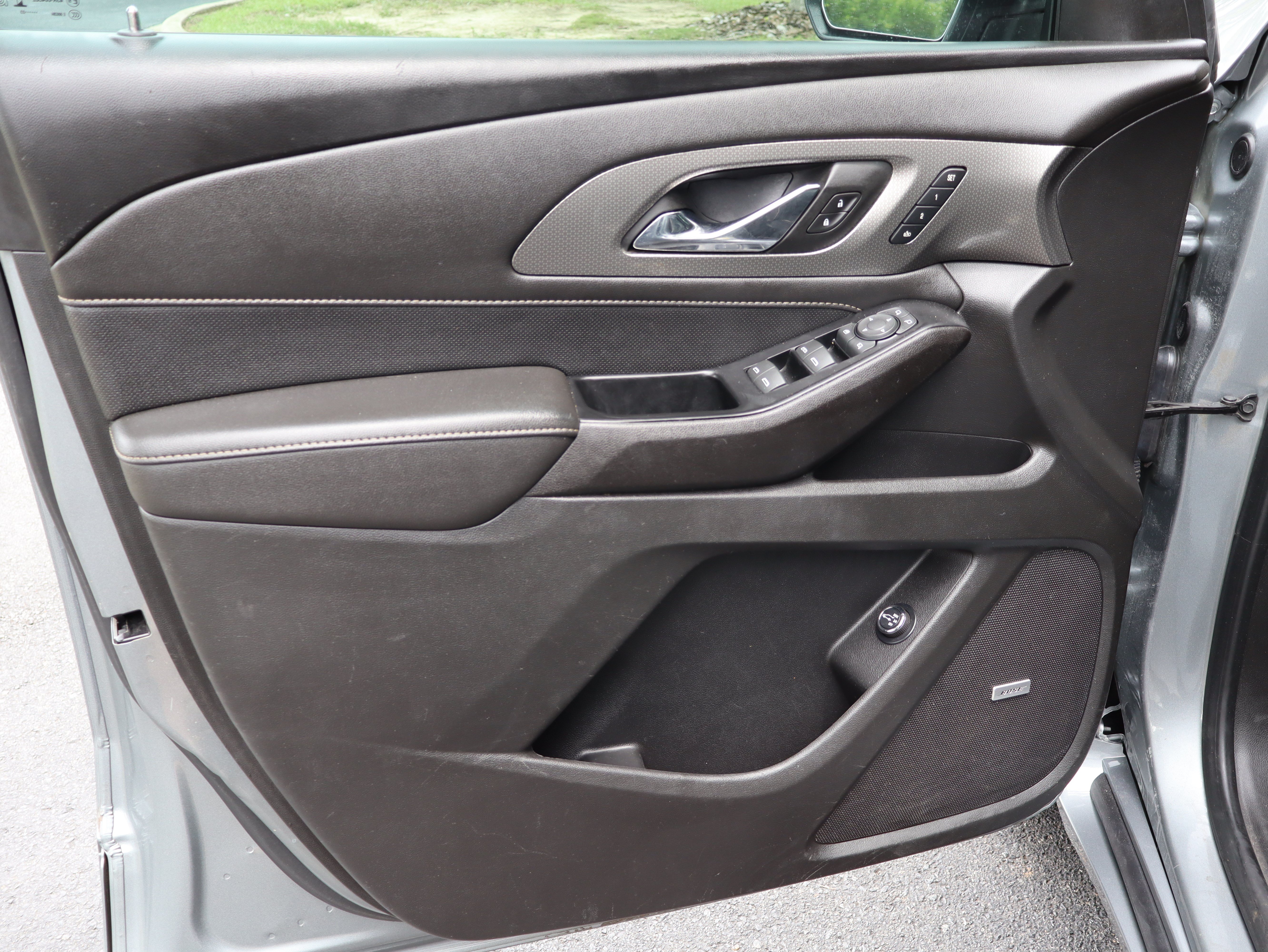Used 2023 Chevrolet Traverse Premier FWD image 20