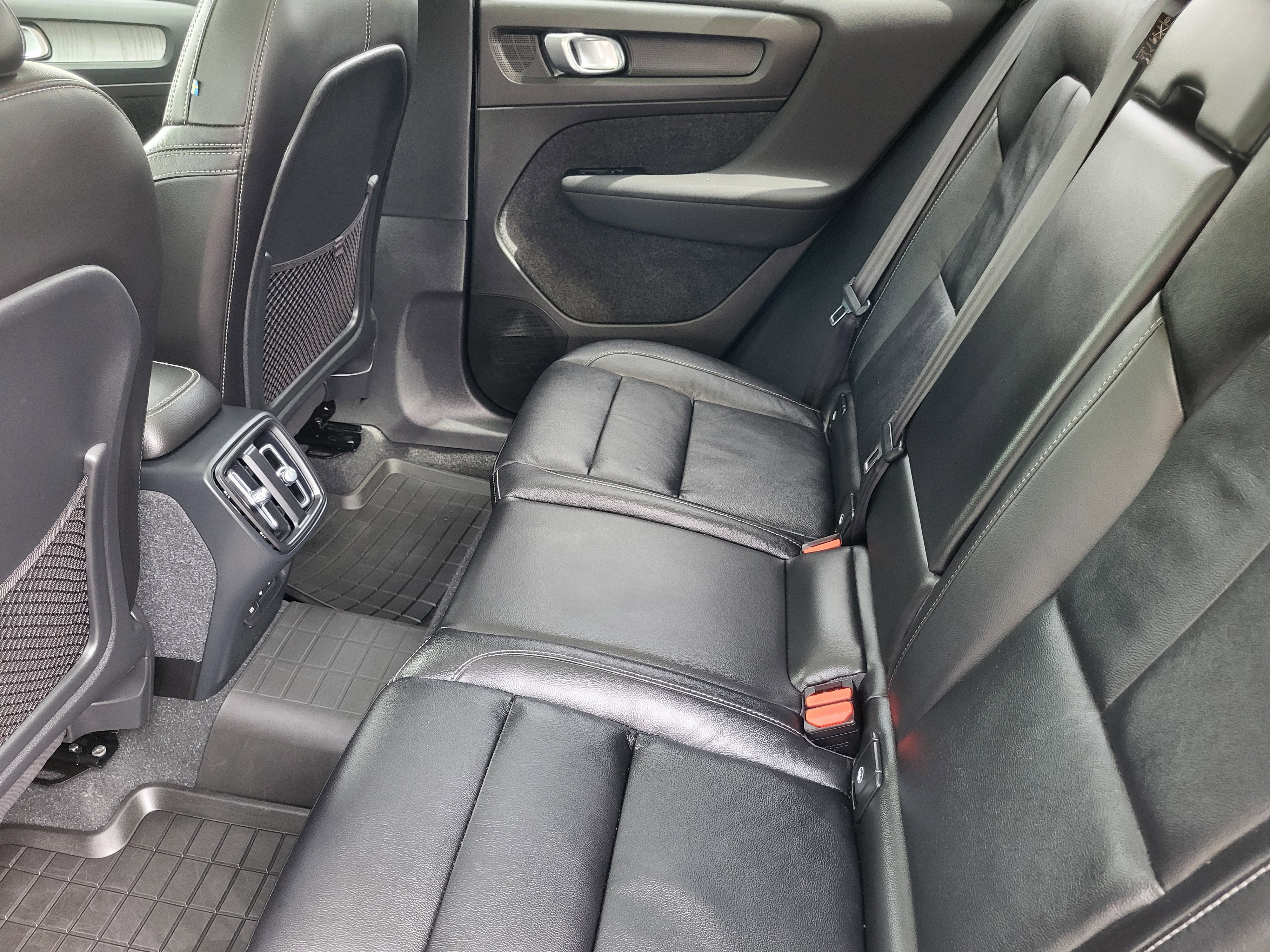 Certified 2023 Volvo XC40 B5 Plus w/ Driver Assist Package AWD/4WD image 23