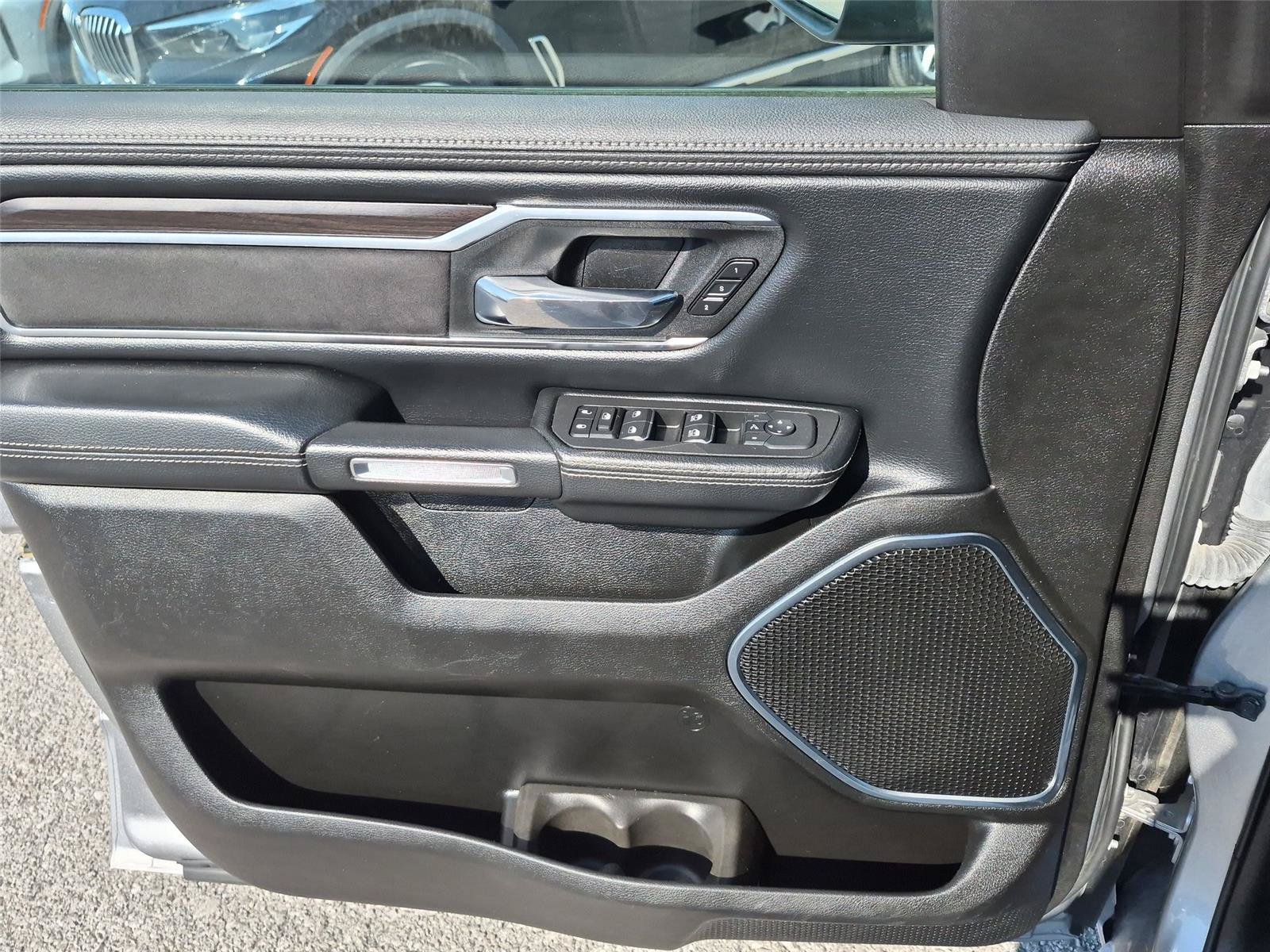 Used 2025 RAM 1500 Laramie AWD/4WD image 15