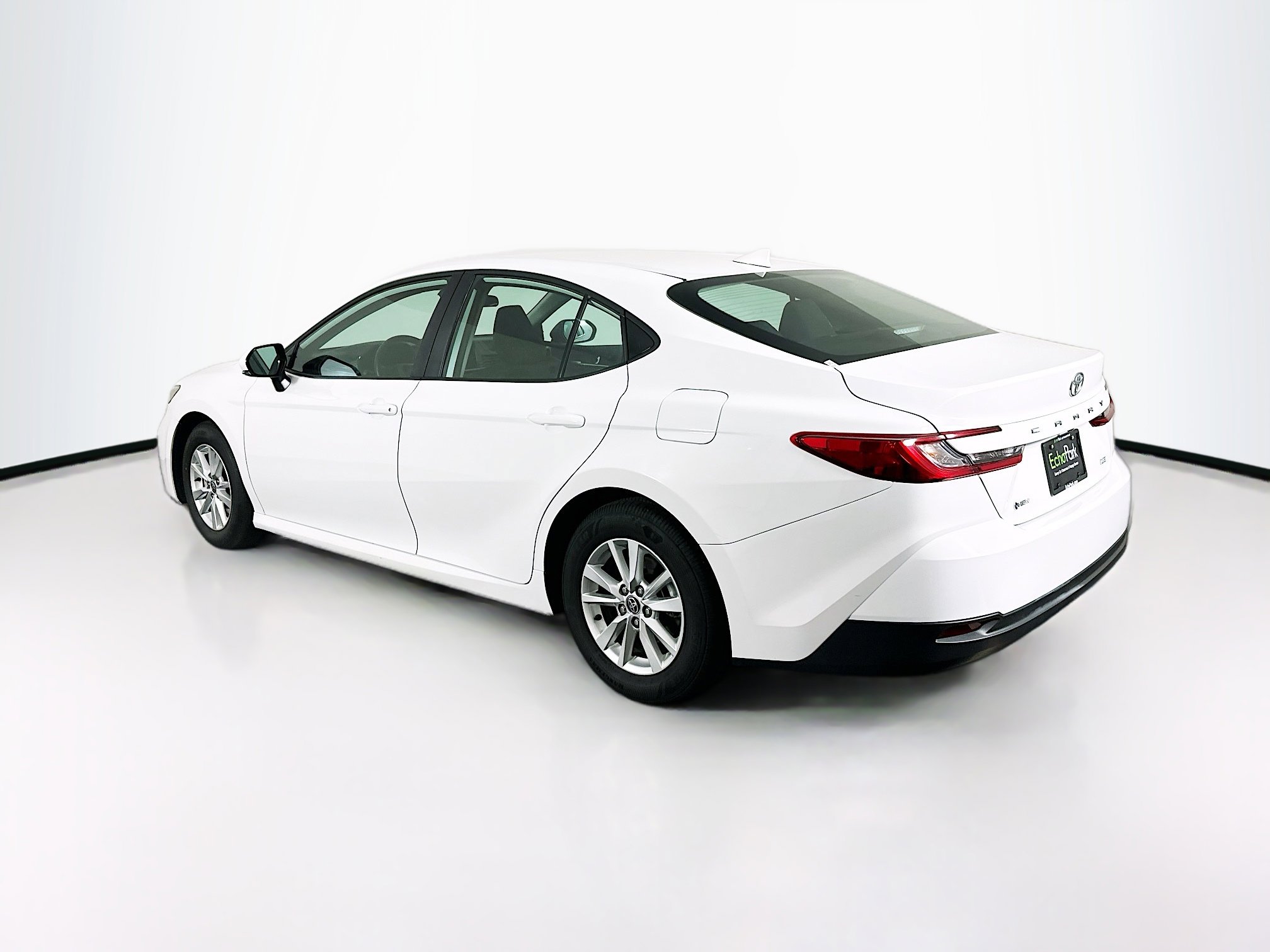 Used 2025 Toyota Camry LE image 5
