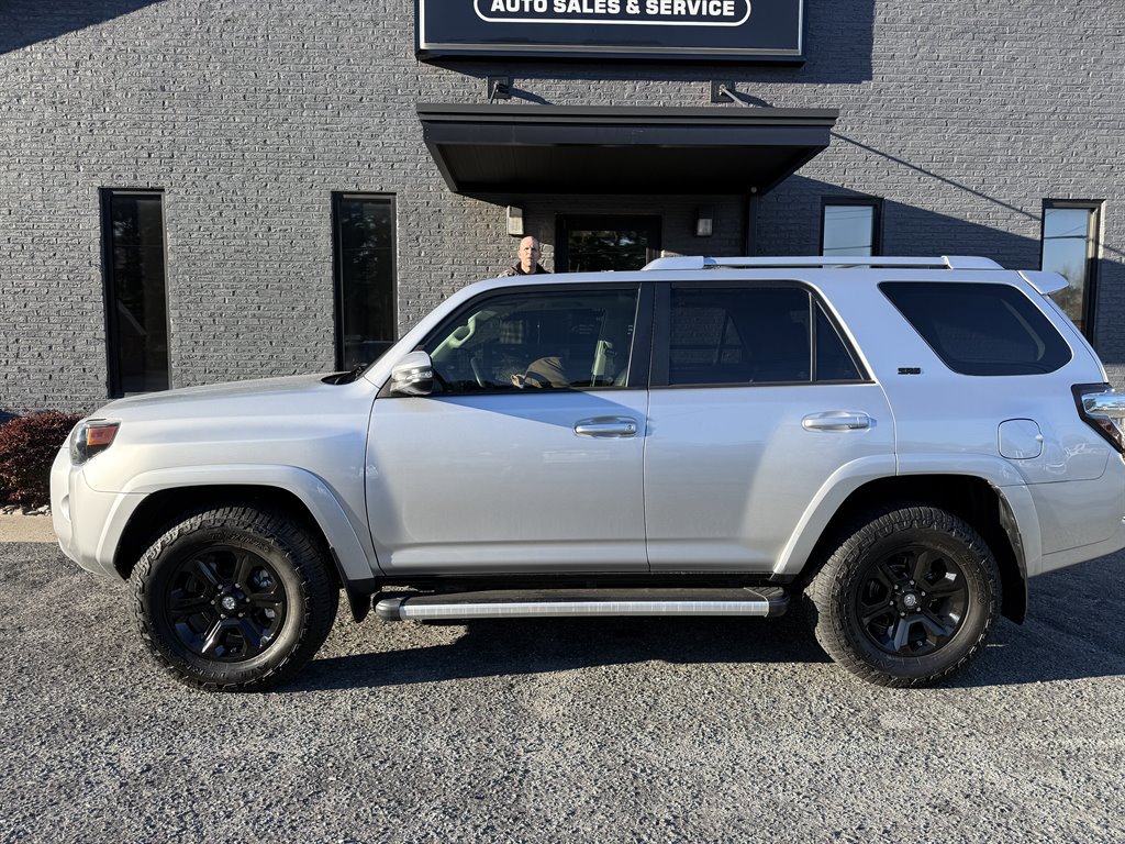 Used 2018 Toyota 4Runner SR5 Premium image 3