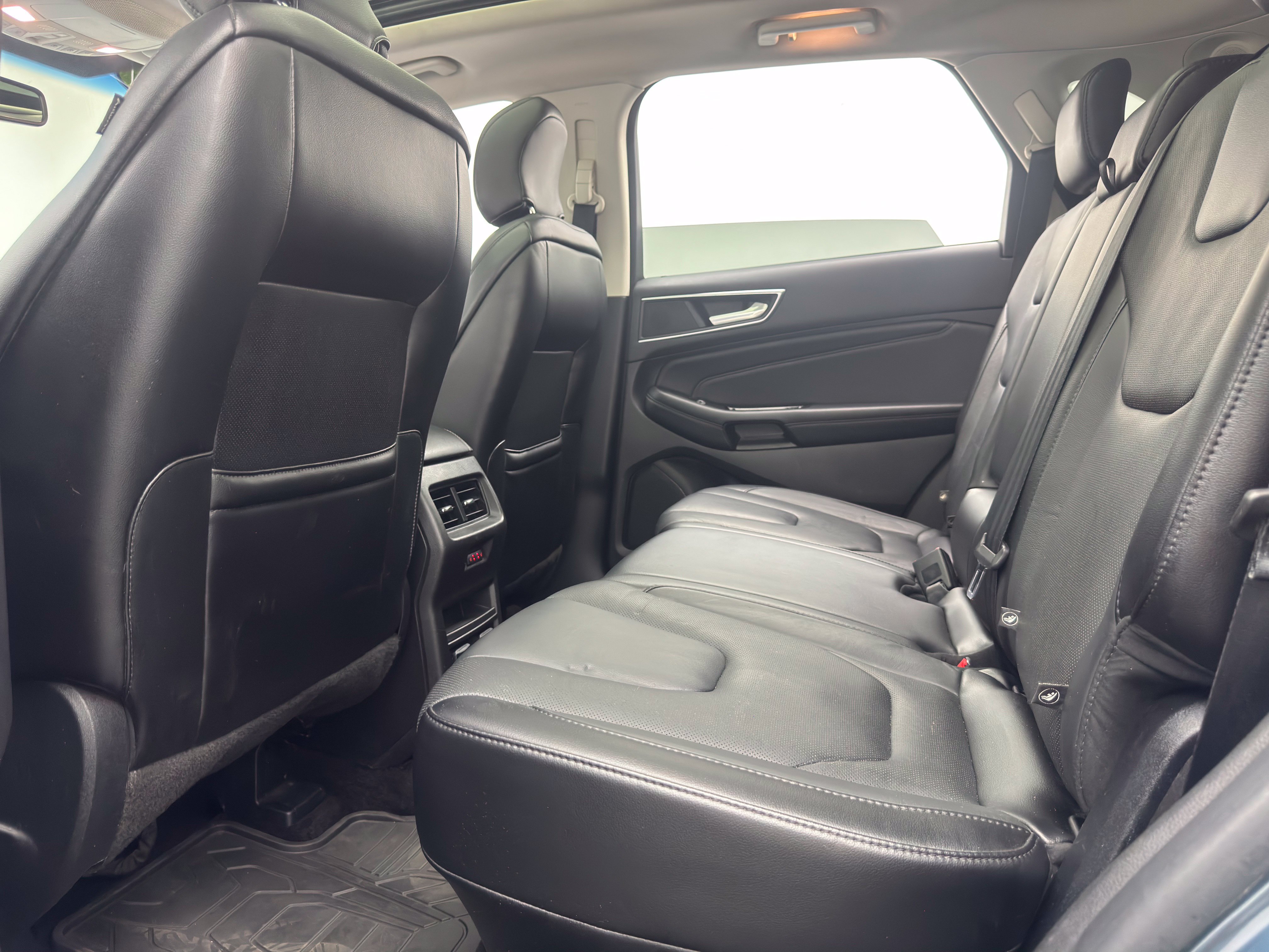 Used 2016 Ford Edge Titanium w/ Equipment Group 301A AWD/4WD image 38