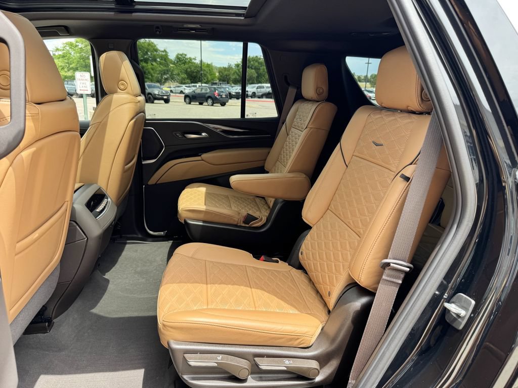 Used 2024 Cadillac Escalade Premium Luxury w/ LPO, Floor Liner Package AWD/4WD image 28