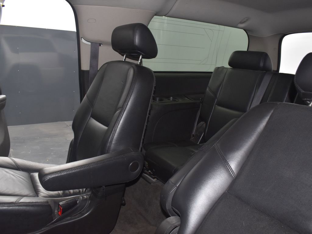 Used 2010 Chevrolet Suburban LTZ image 28