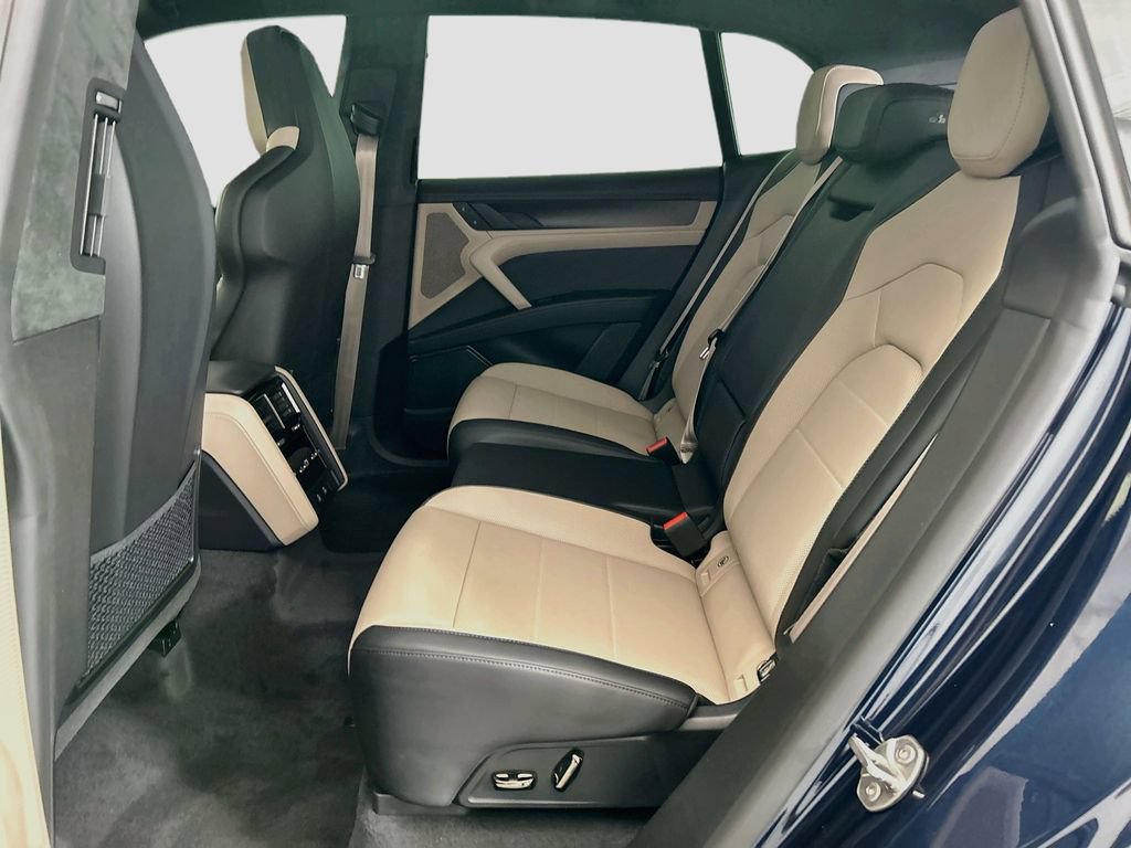 New 2026 Porsche Cayenne Turbo AWD/4WD image 18