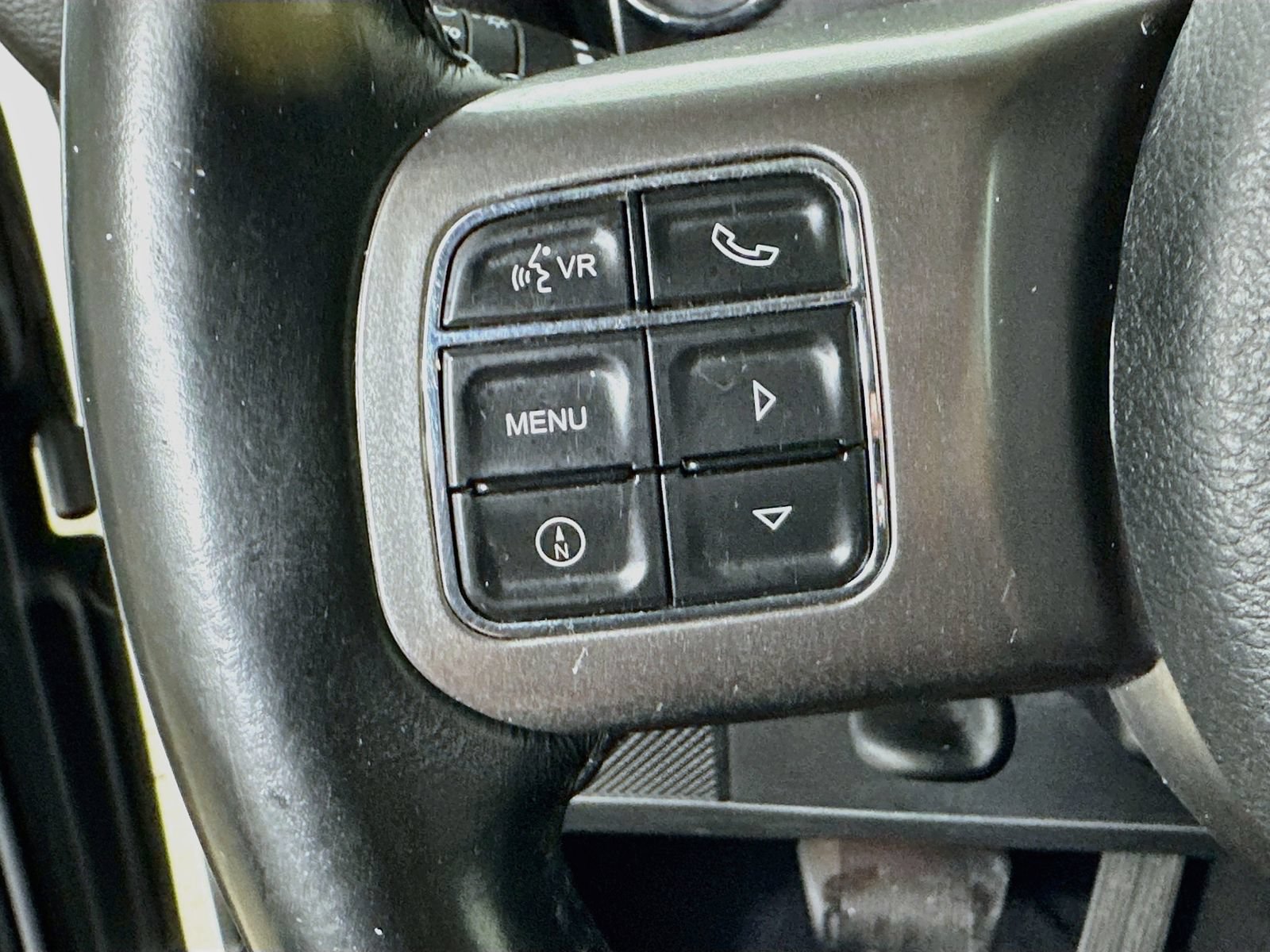 Used 2018 Jeep Wrangler Unlimited Sahara AWD/4WD image 17