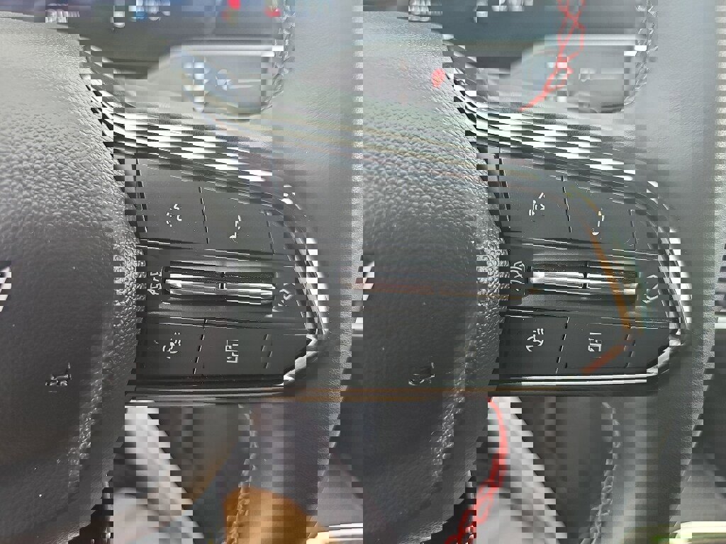 Used 2025 Chevrolet Equinox RS image 13