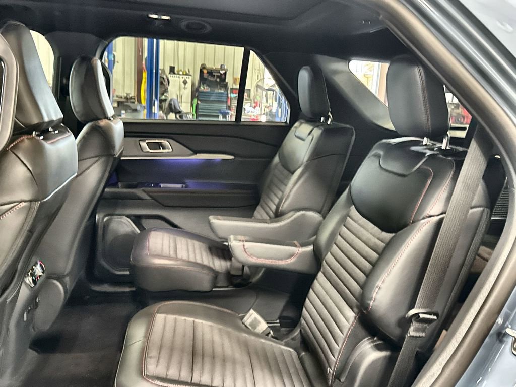 New 2026 Ford Explorer ST-Line w/ ST-Line Street Pack image 25