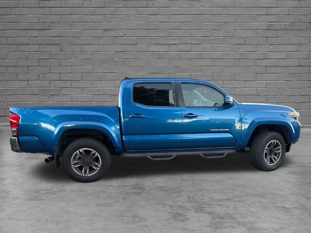 Used 2017 Toyota Tacoma SR5 w/ Tow Package RWD image 5